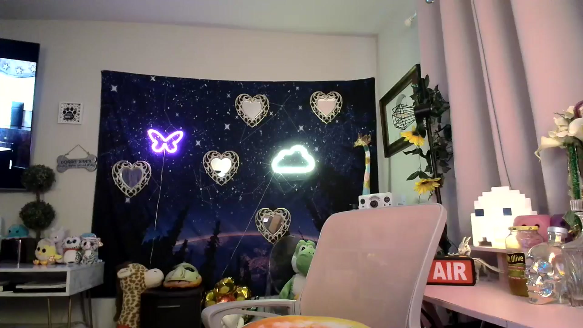 Gallery image thumbnail from HeidiKlumsy's myfreecams stream on, 05/05/2025, 23:02 image 19 of 20