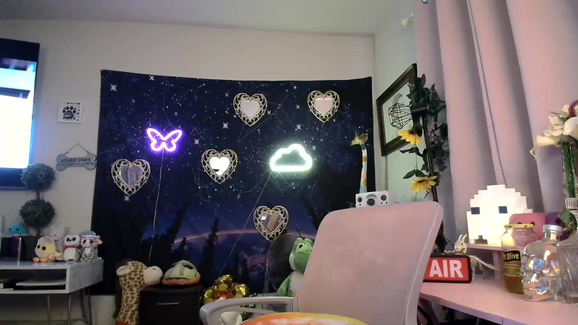 Gallery image thumbnail from HeidiKlumsy's myfreecams stream on, 05/05/2025, 23:02 image 20 of 20