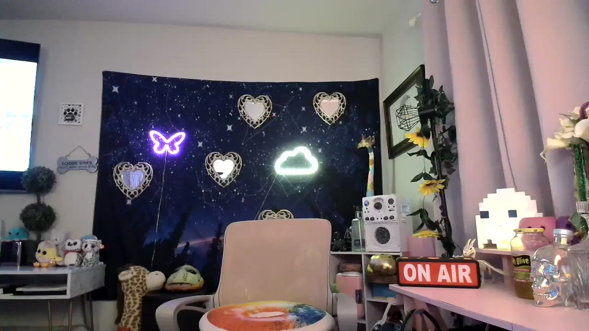 Gallery image thumbnail from HeidiKlumsy's myfreecams stream on, 05/05/2025, 23:02 image 8 of 20