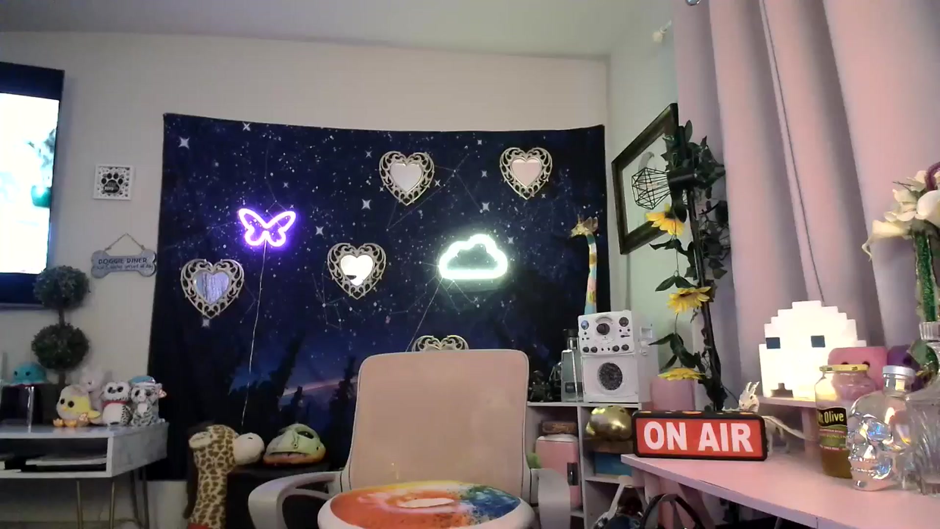 Gallery image thumbnail from HeidiKlumsy's myfreecams stream on, 05/05/2025, 23:02 image 9 of 20