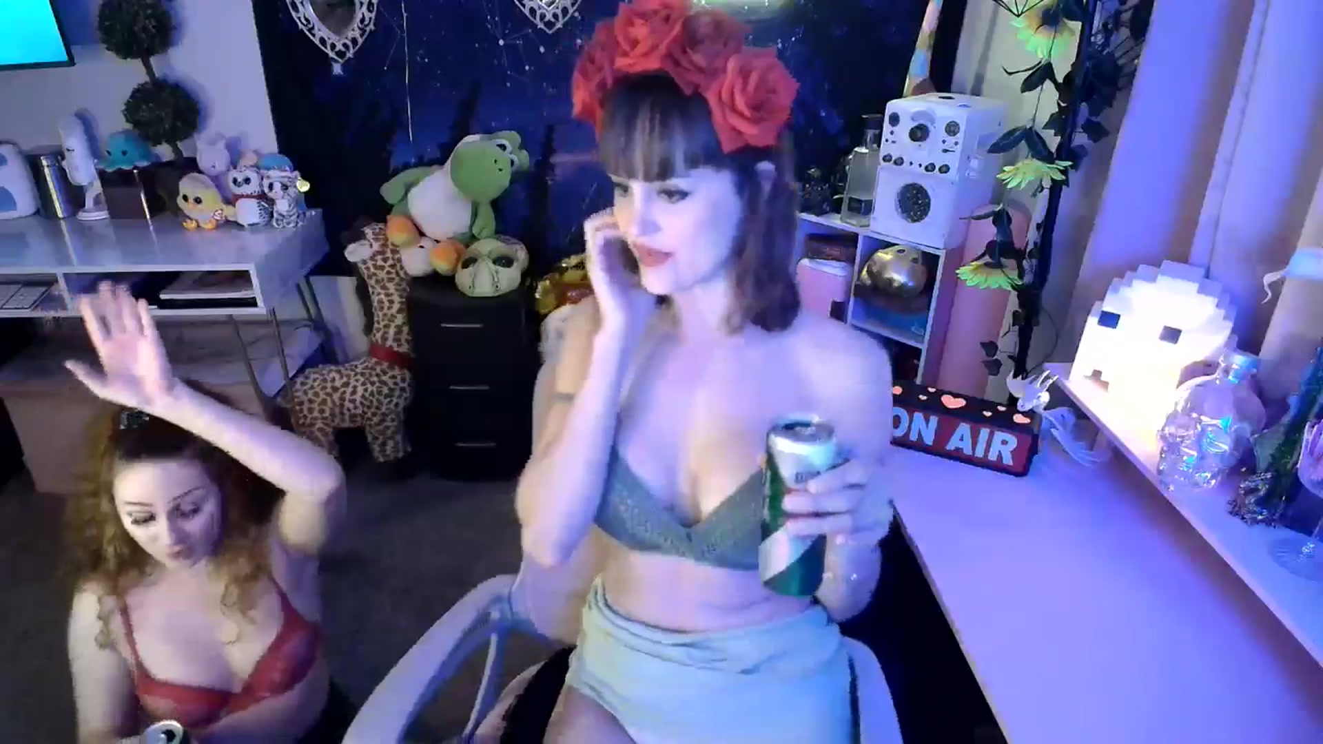 Gallery image thumbnail from HeidiKlumsy's myfreecams stream on, 05/06/2025, 05:39 image 7 of 20