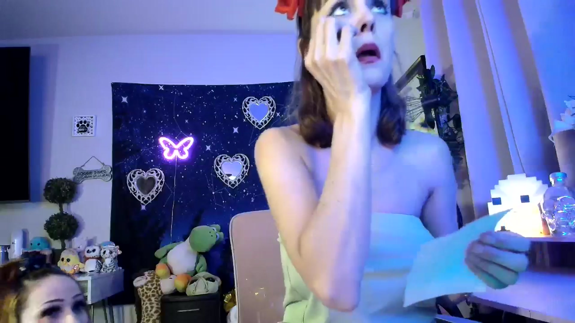 Gallery image thumbnail from HeidiKlumsy's myfreecams stream on, 05/06/2025, 06:45 image 3 of 20