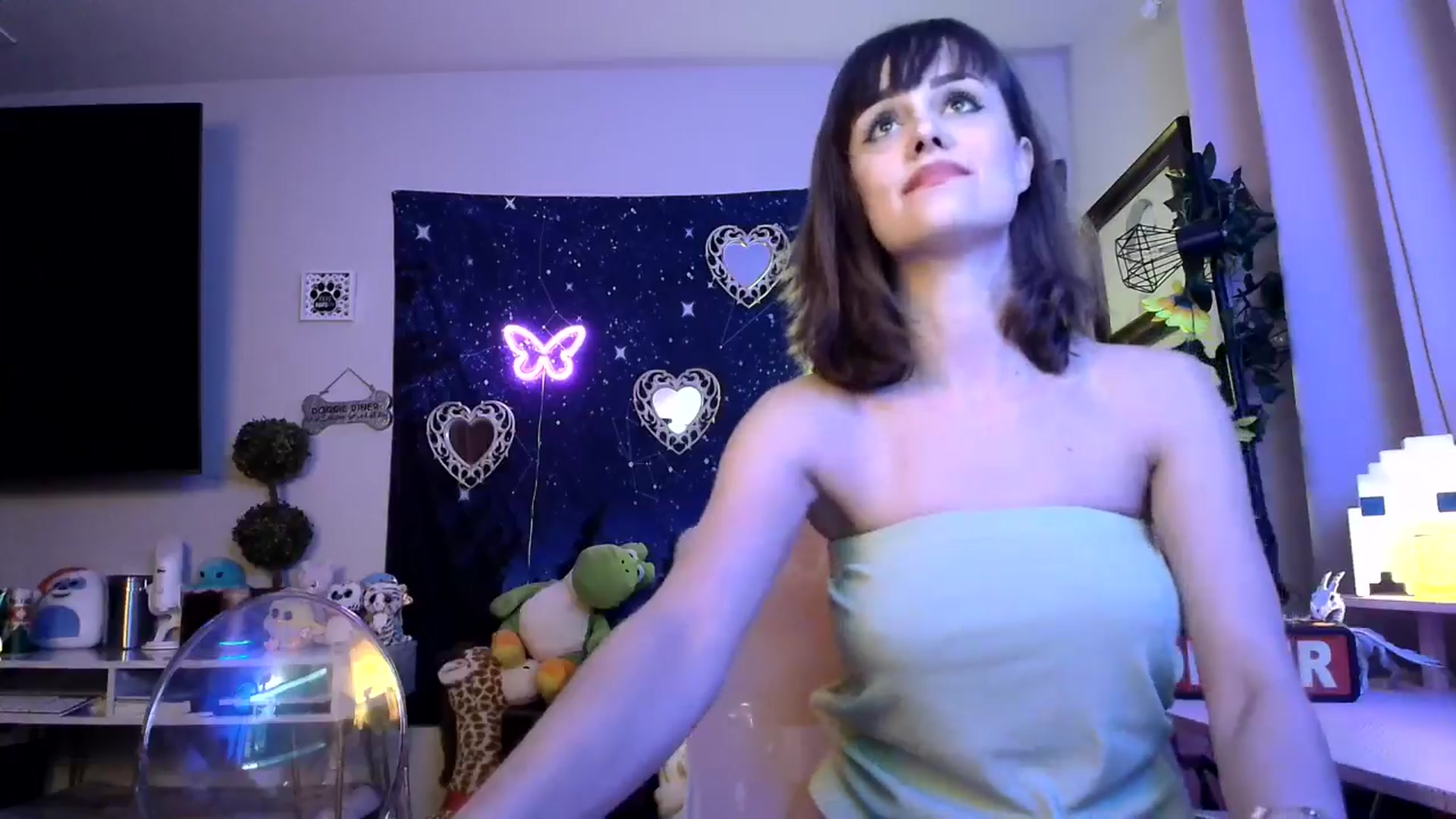 Gallery image thumbnail from HeidiKlumsy's myfreecams stream on, 05/06/2025, 07:42 image 14 of 20