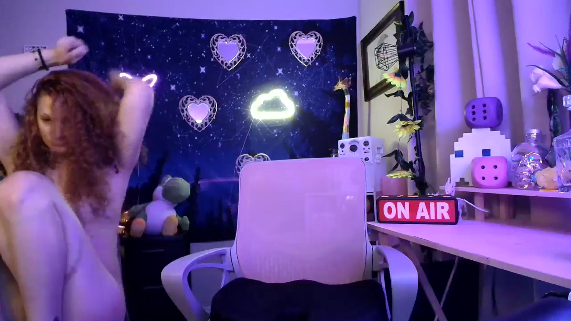Gallery image thumbnail from HeidiKlumsy's myfreecams stream on, 05/08/2025, 11:21 image 2 of 20