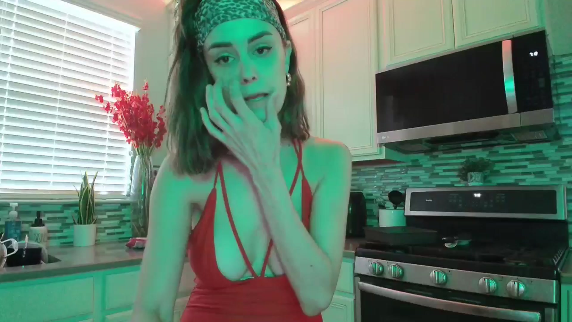 Gallery image thumbnail from HeidiKlumsy's myfreecams stream on, 05/15/2025, 24:44 image 1 of 20