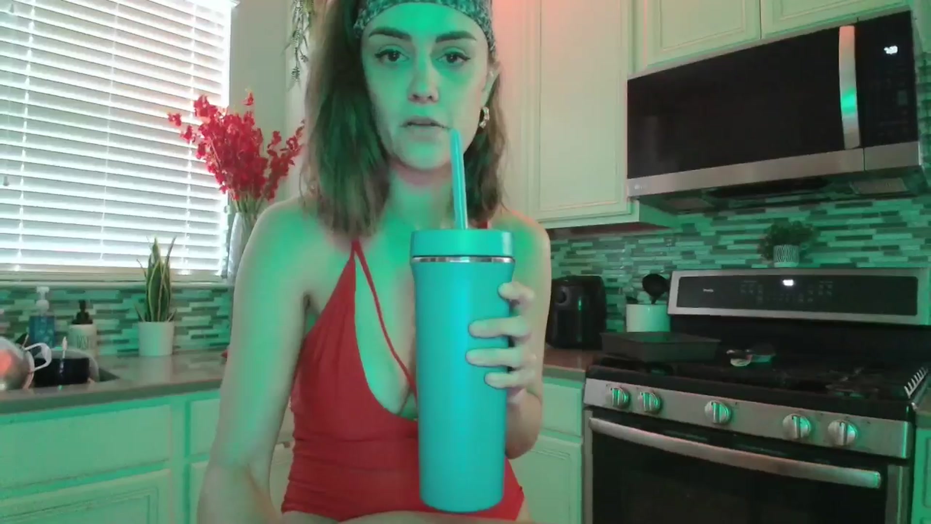Gallery image thumbnail from HeidiKlumsy's myfreecams stream on, 05/15/2025, 24:44 image 12 of 20