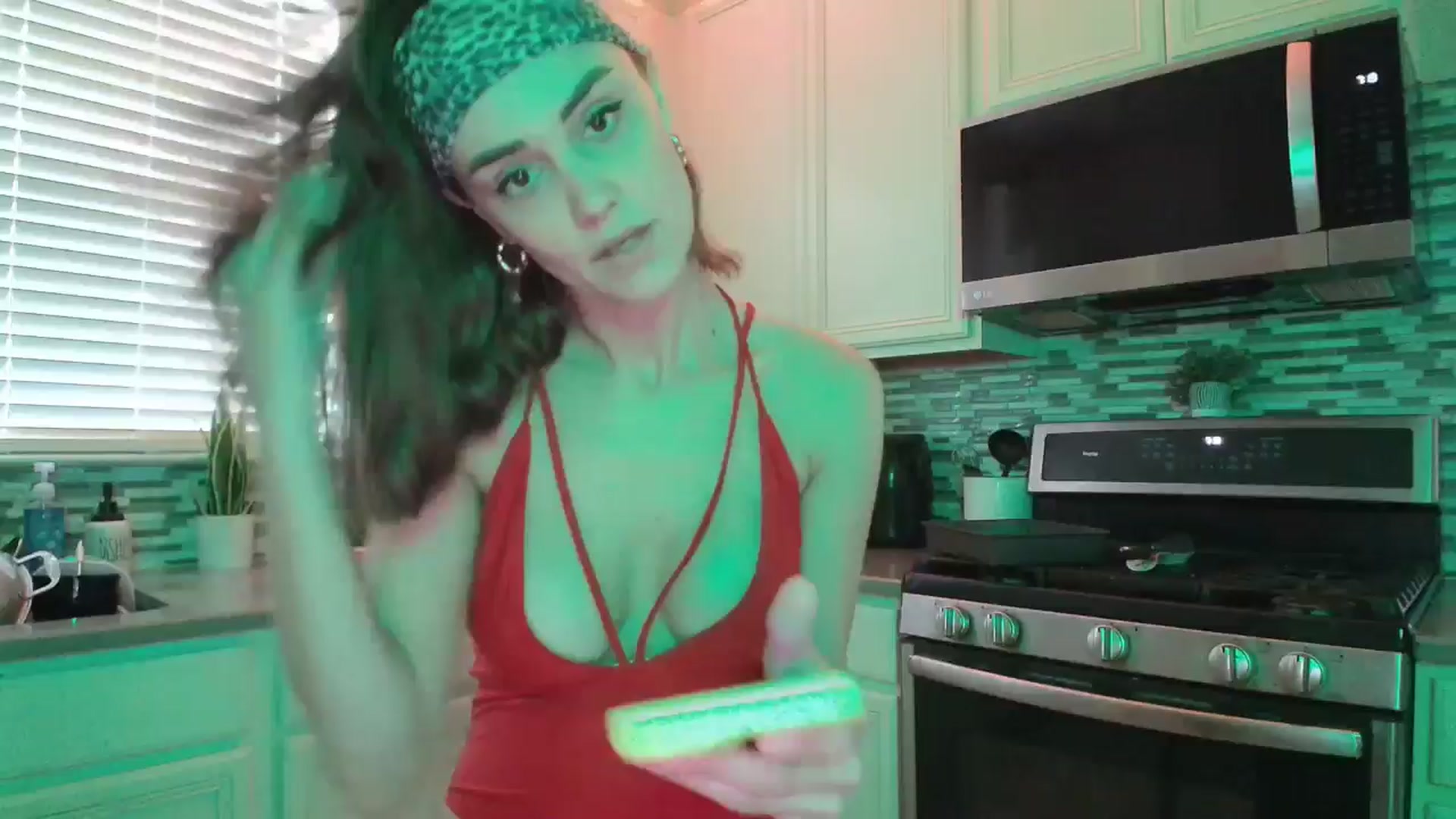 Gallery image thumbnail from HeidiKlumsy's myfreecams stream on, 05/15/2025, 24:44 image 2 of 20