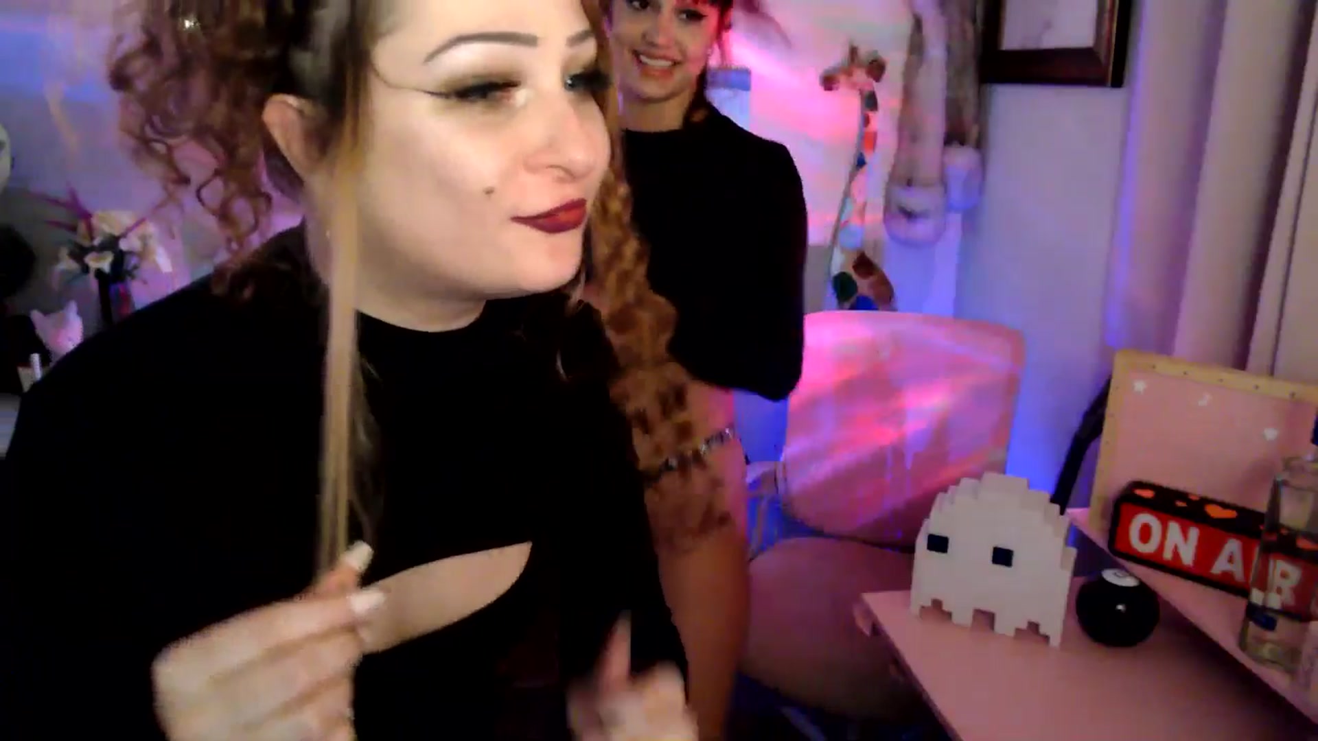 Gallery image thumbnail from HeidiKlumsy's myfreecams stream on, 06/16/2025, 06:17 image 19 of 20