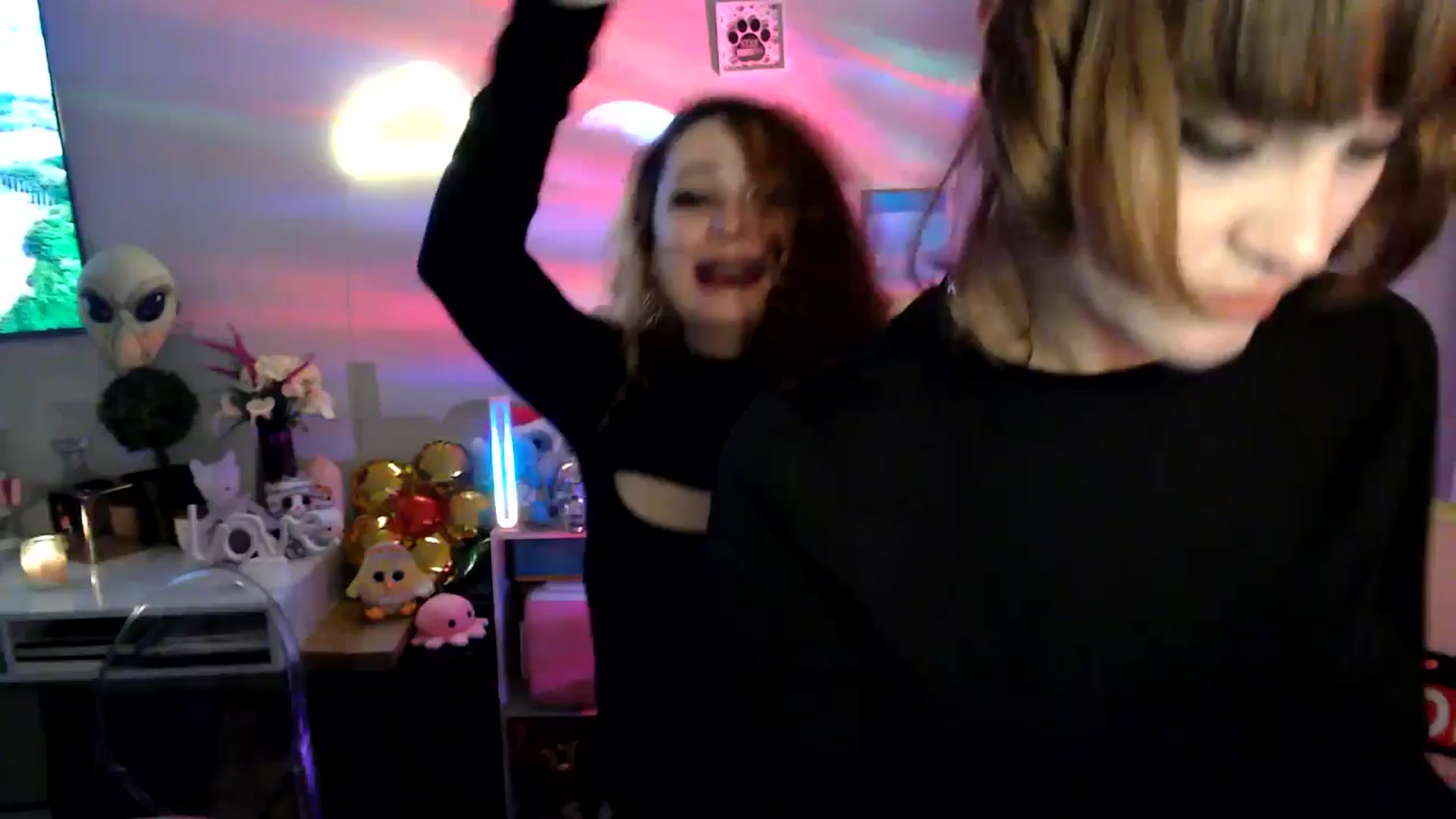 Gallery image thumbnail from HeidiKlumsy's myfreecams stream on, 06/16/2025, 06:17 image 7 of 20