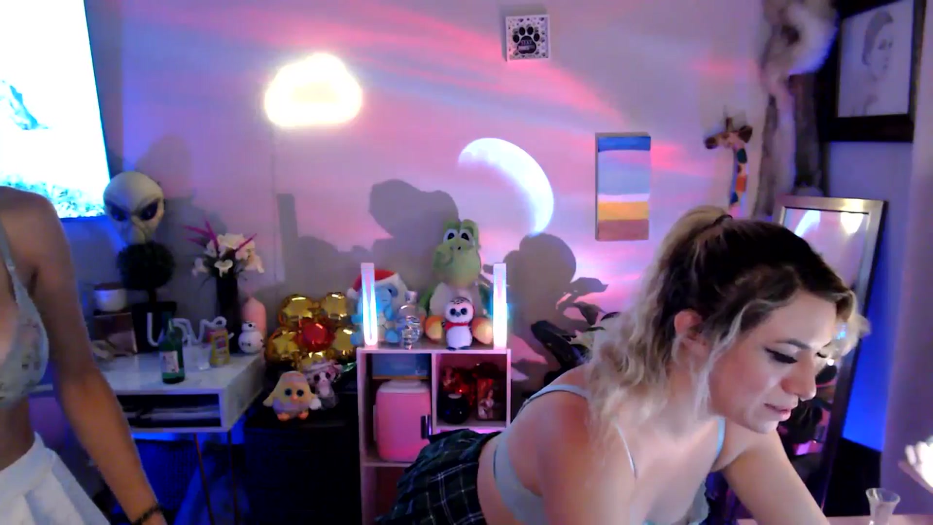 Gallery image thumbnail from HeidiKlumsy's myfreecams stream on, 06/19/2025, 08:18 image 13 of 20