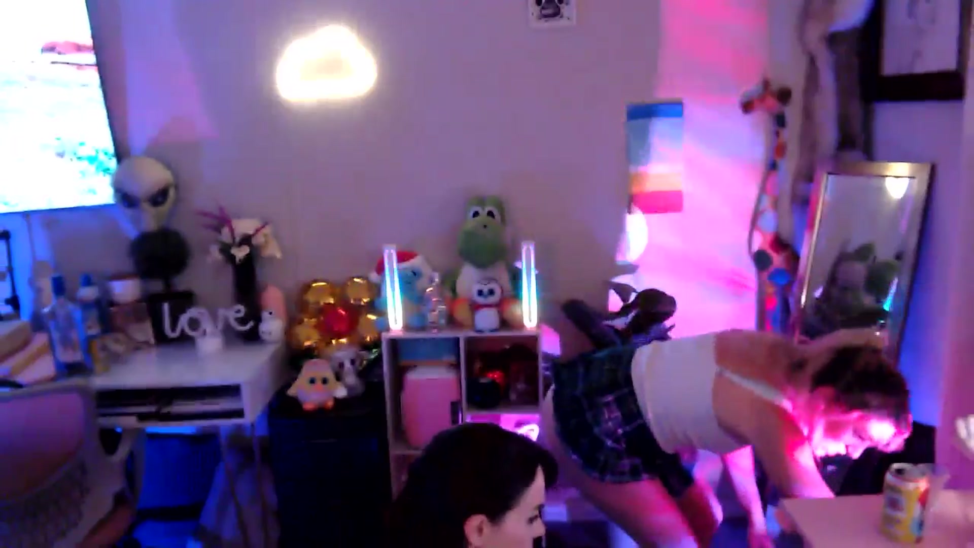 Gallery image thumbnail from HeidiKlumsy's myfreecams stream on, 06/19/2025, 08:18 image 10 of 20