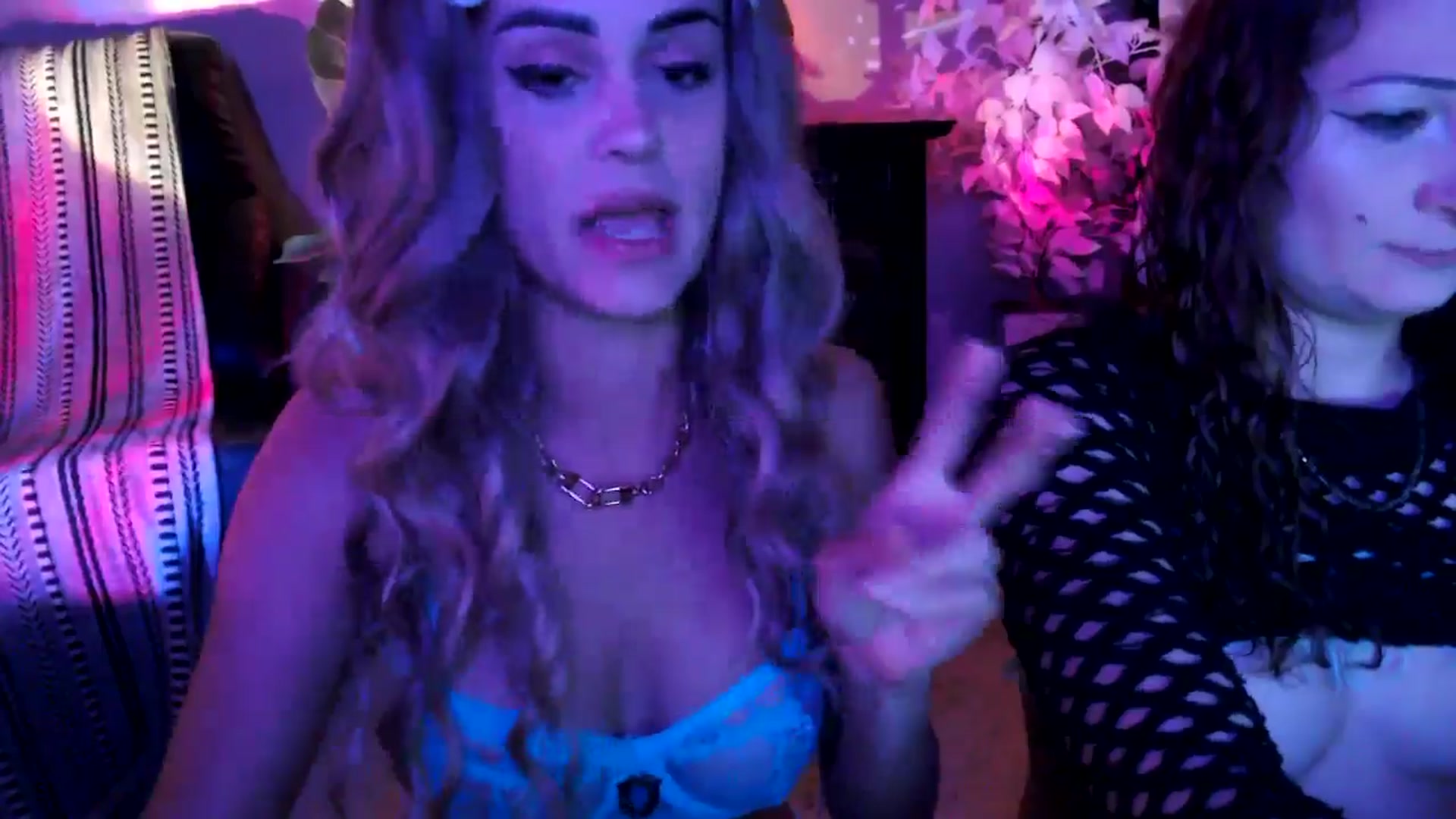 Gallery image thumbnail from HeidiKlumsy's myfreecams stream on, 07/27/2025, 05:05 image 15 of 20