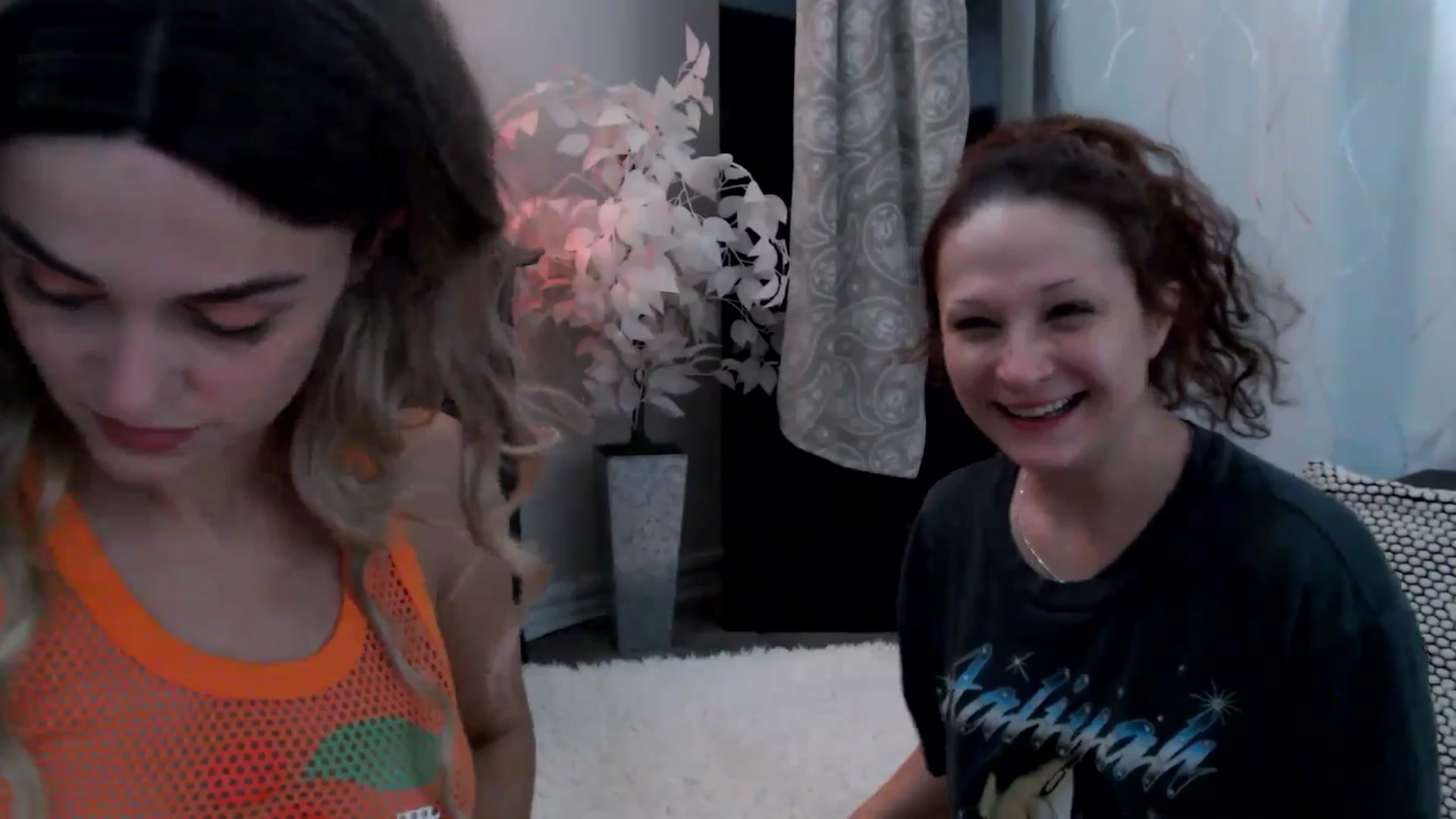 Gallery image thumbnail from HeidiKlumsy's myfreecams stream on, 07/27/2025, 21:40 image 9 of 20