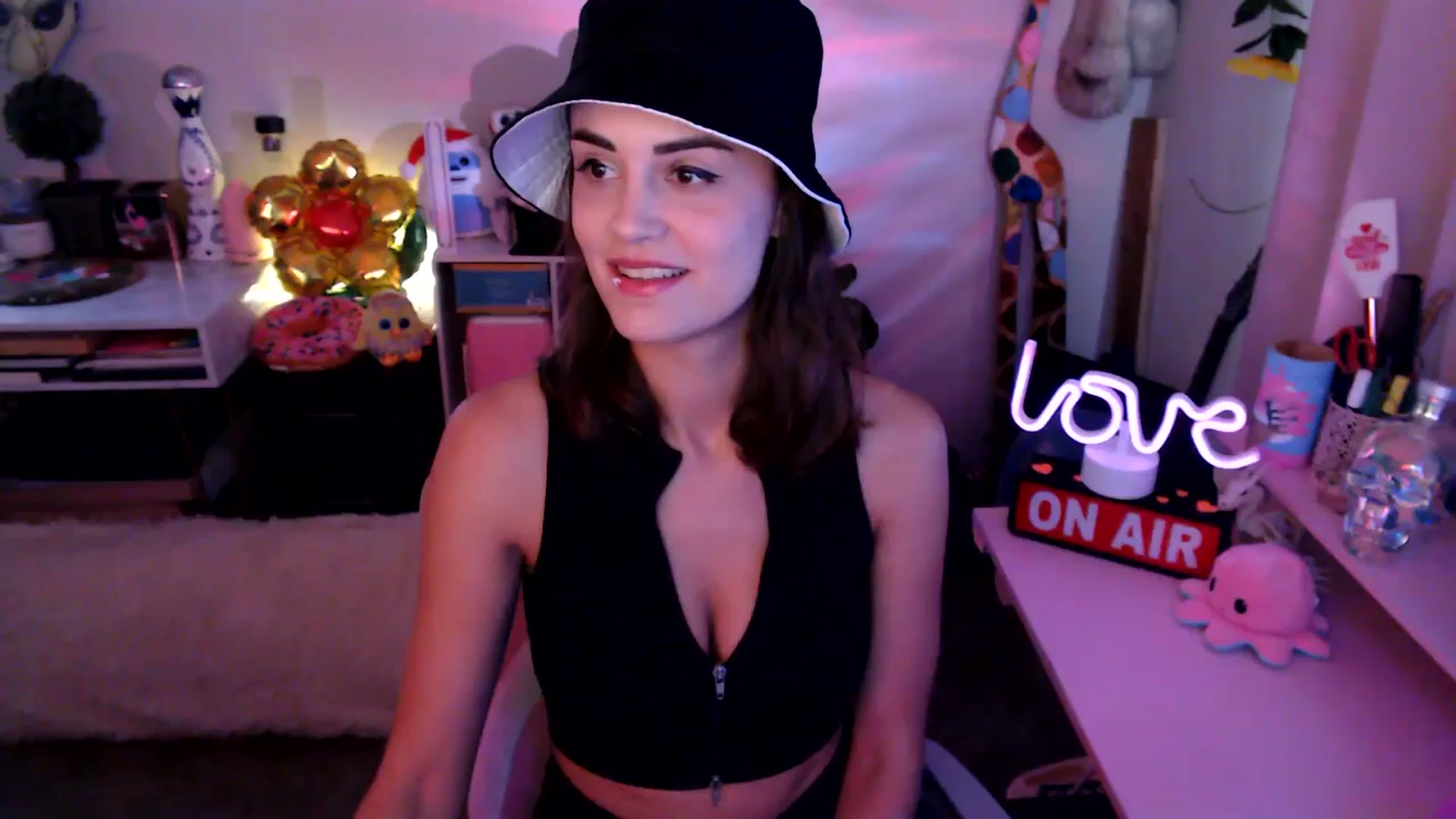 Gallery image thumbnail from HeidiKlumsy's myfreecams stream on, 09/03/2025, 22:10 image 4 of 20