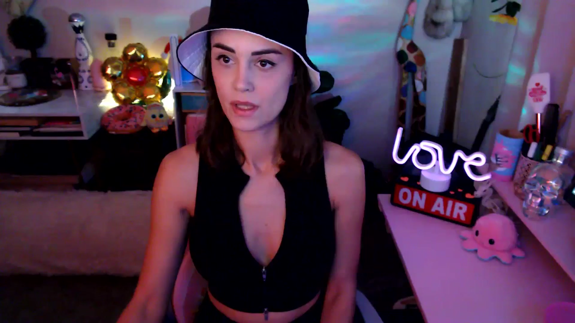 Gallery image thumbnail from HeidiKlumsy's myfreecams stream on, 09/03/2025, 22:10 image 12 of 20