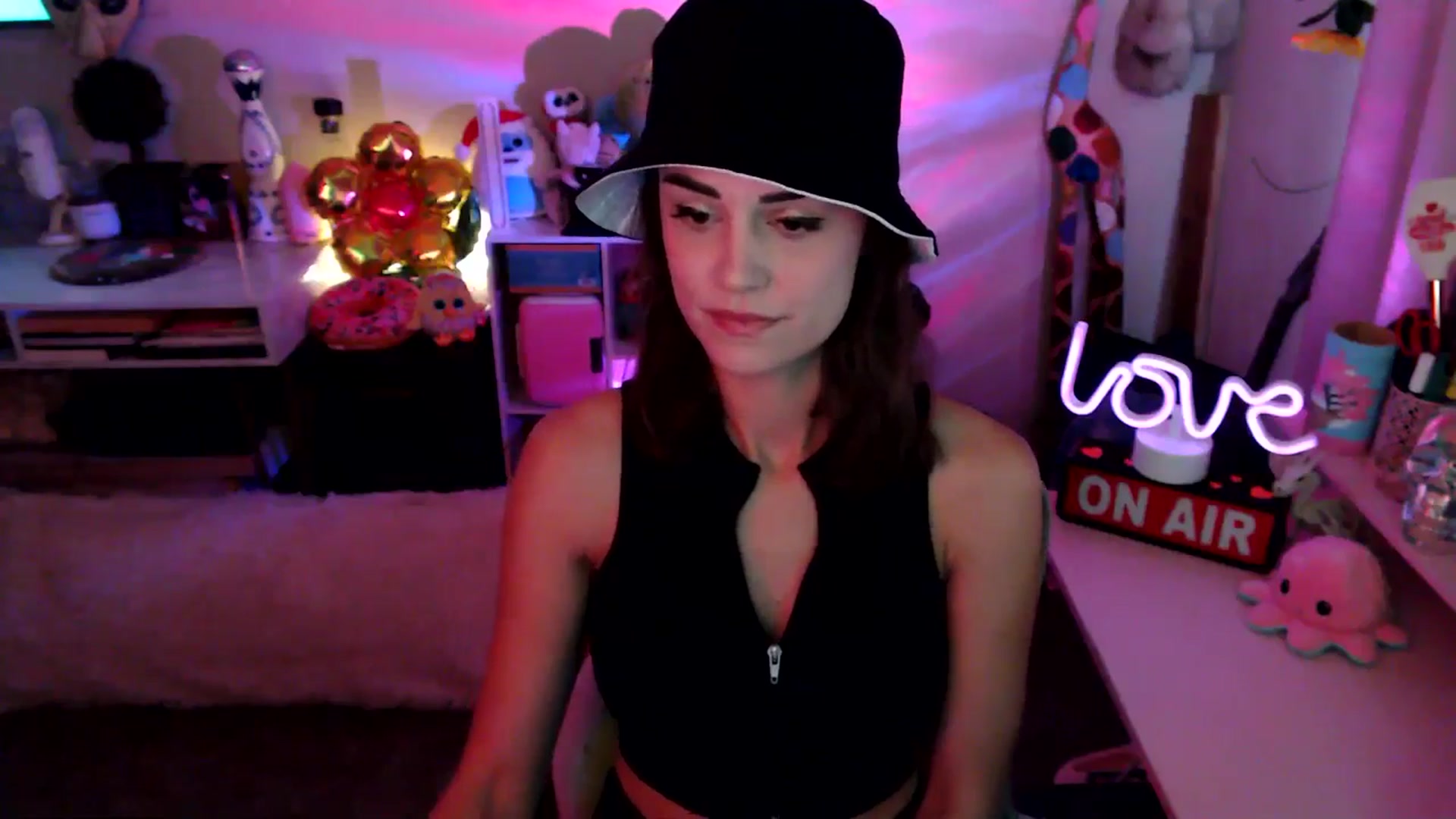Gallery image thumbnail from HeidiKlumsy's myfreecams stream on, 09/03/2025, 22:10 image 18 of 20