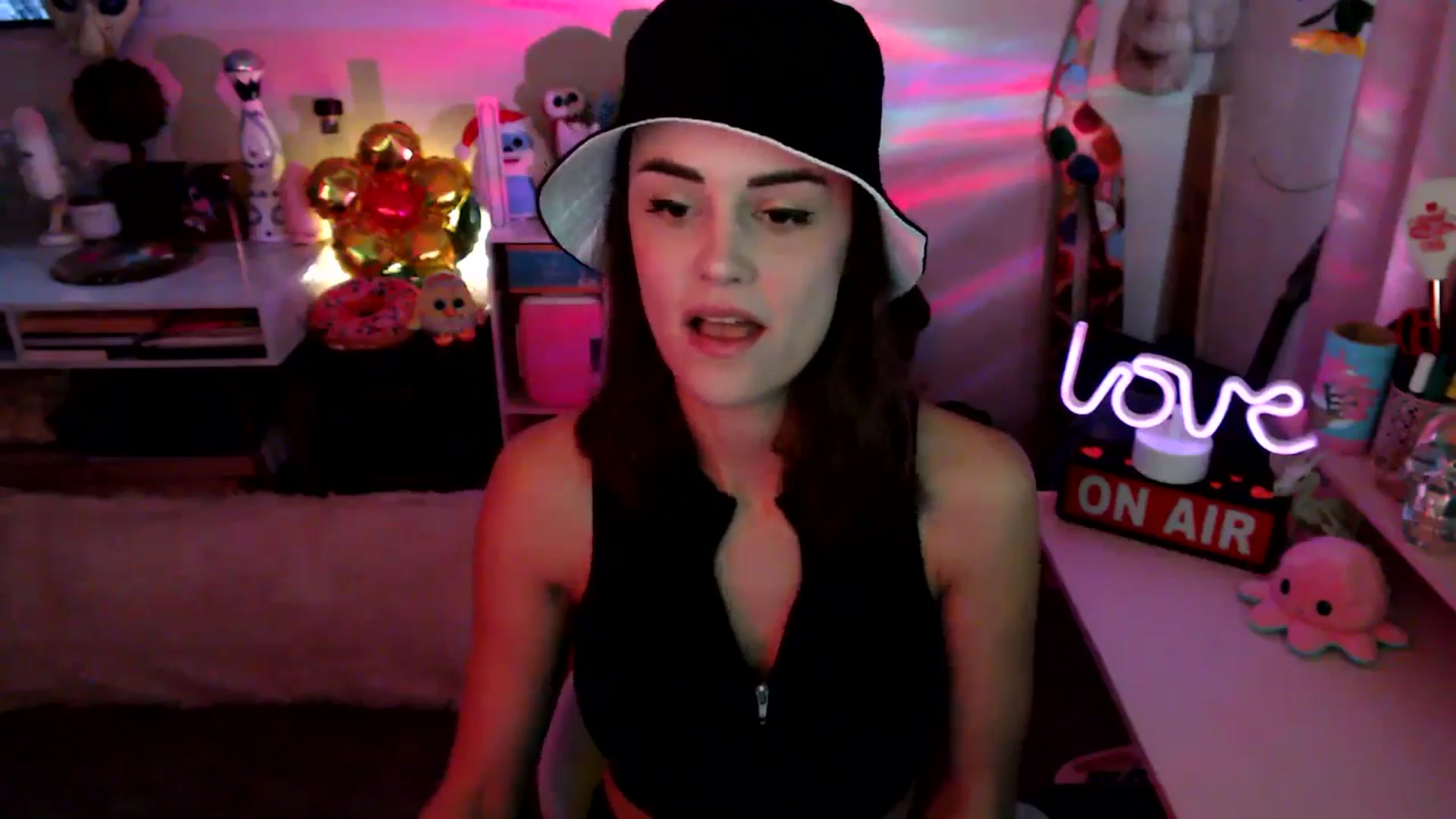 Gallery image thumbnail from HeidiKlumsy's myfreecams stream on, 09/03/2025, 22:10 image 19 of 20