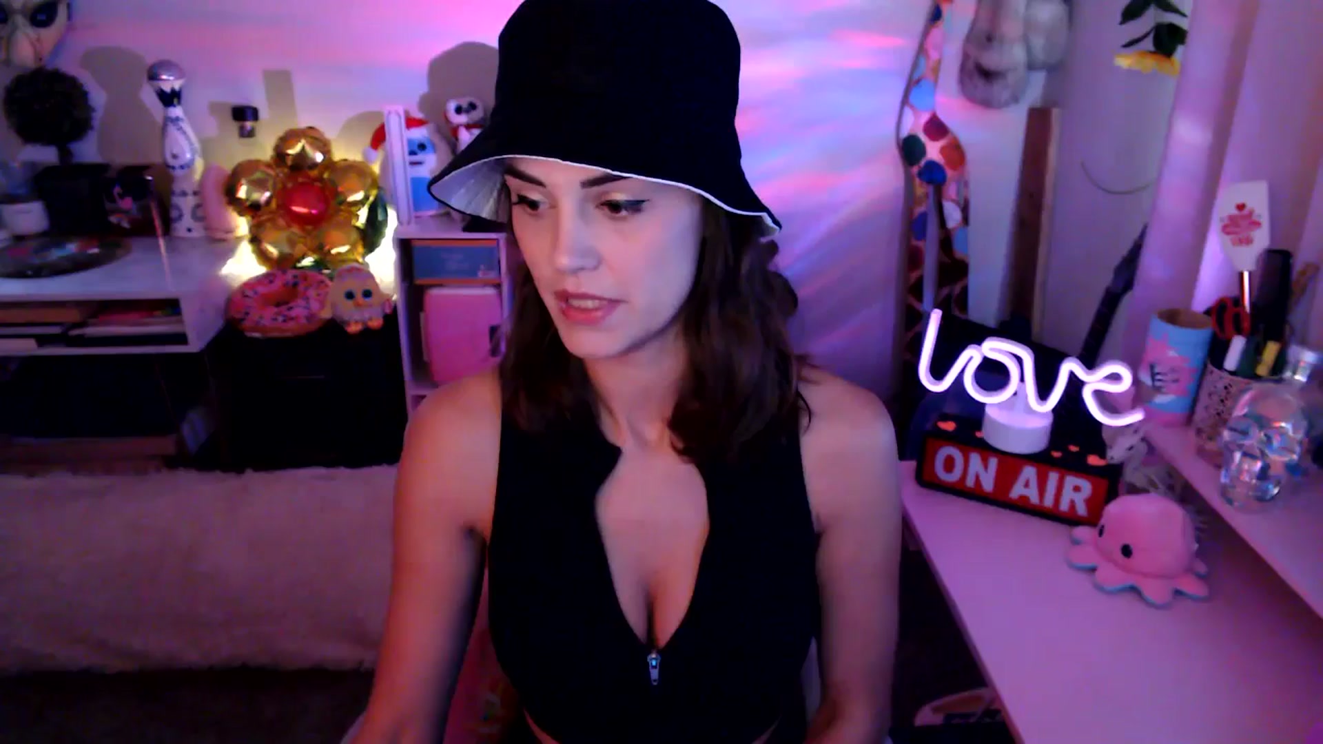 Gallery image thumbnail from HeidiKlumsy's myfreecams stream on, 09/03/2025, 22:10 image 3 of 20