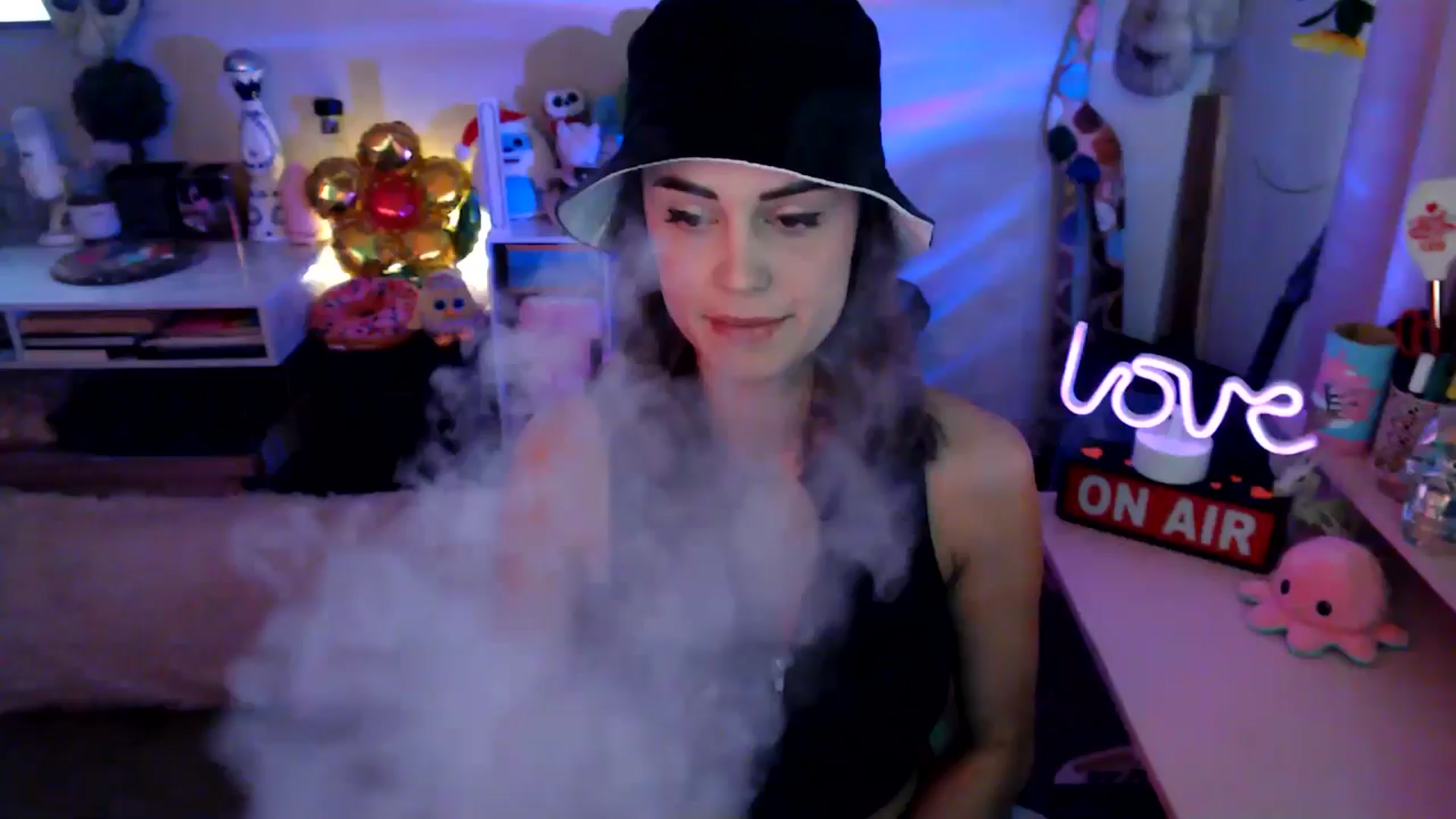 Gallery image thumbnail from HeidiKlumsy's myfreecams stream on, 09/03/2025, 22:10 image 15 of 20