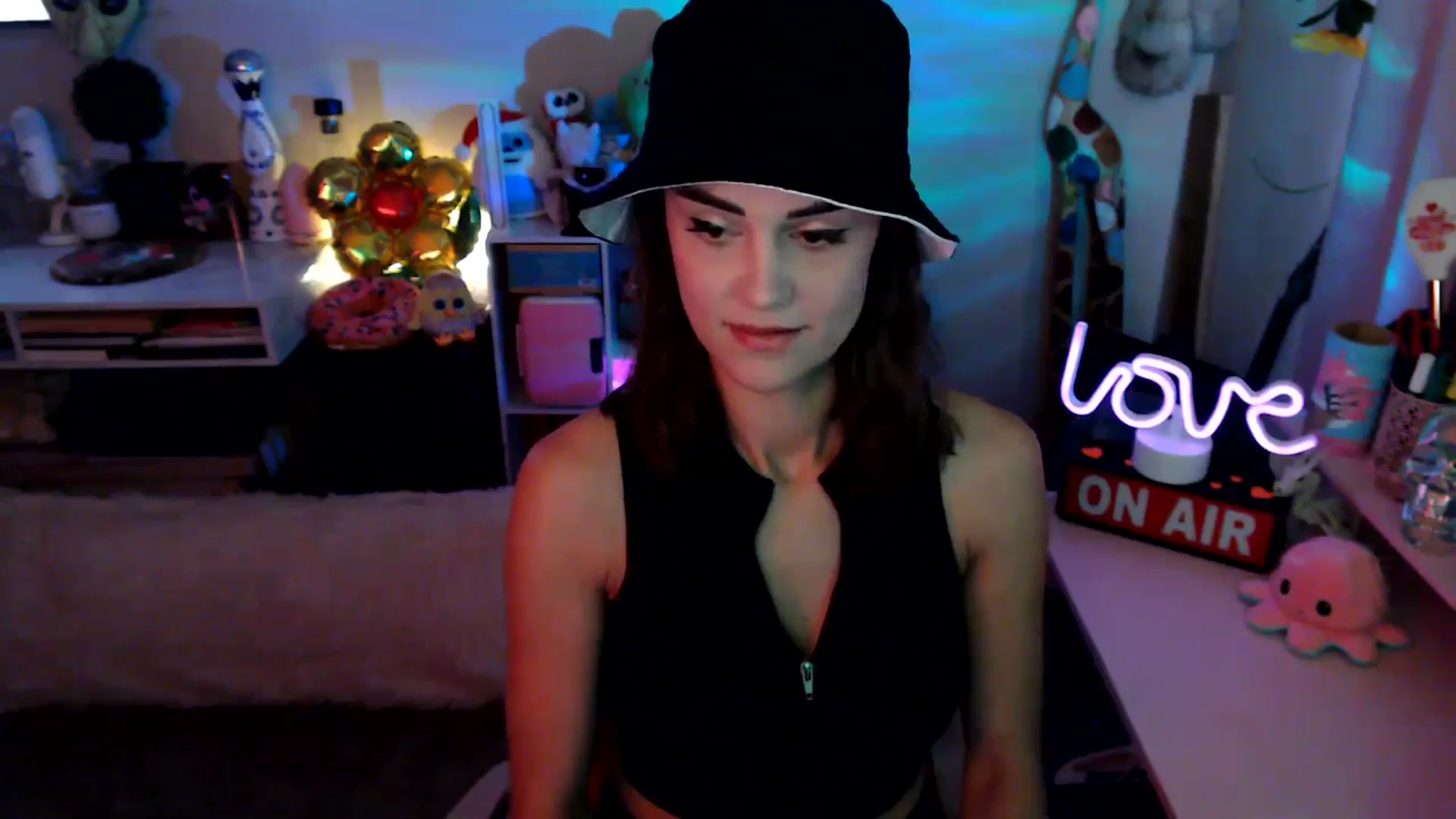 Gallery image thumbnail from HeidiKlumsy's myfreecams stream on, 09/03/2025, 22:10 image 16 of 20