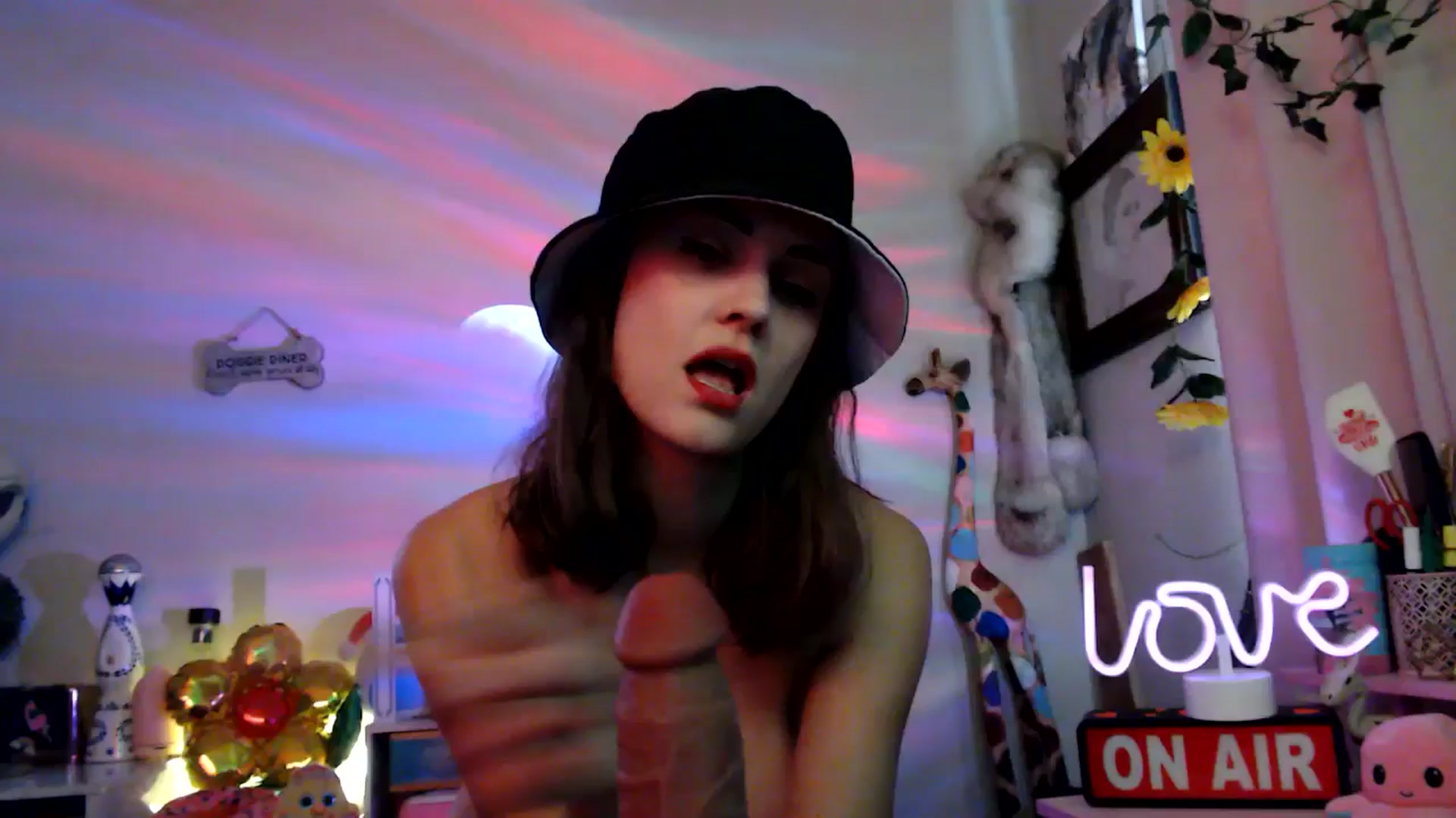 Gallery image thumbnail from HeidiKlumsy's myfreecams stream on, 09/03/2025, 23:10 image 16 of 20