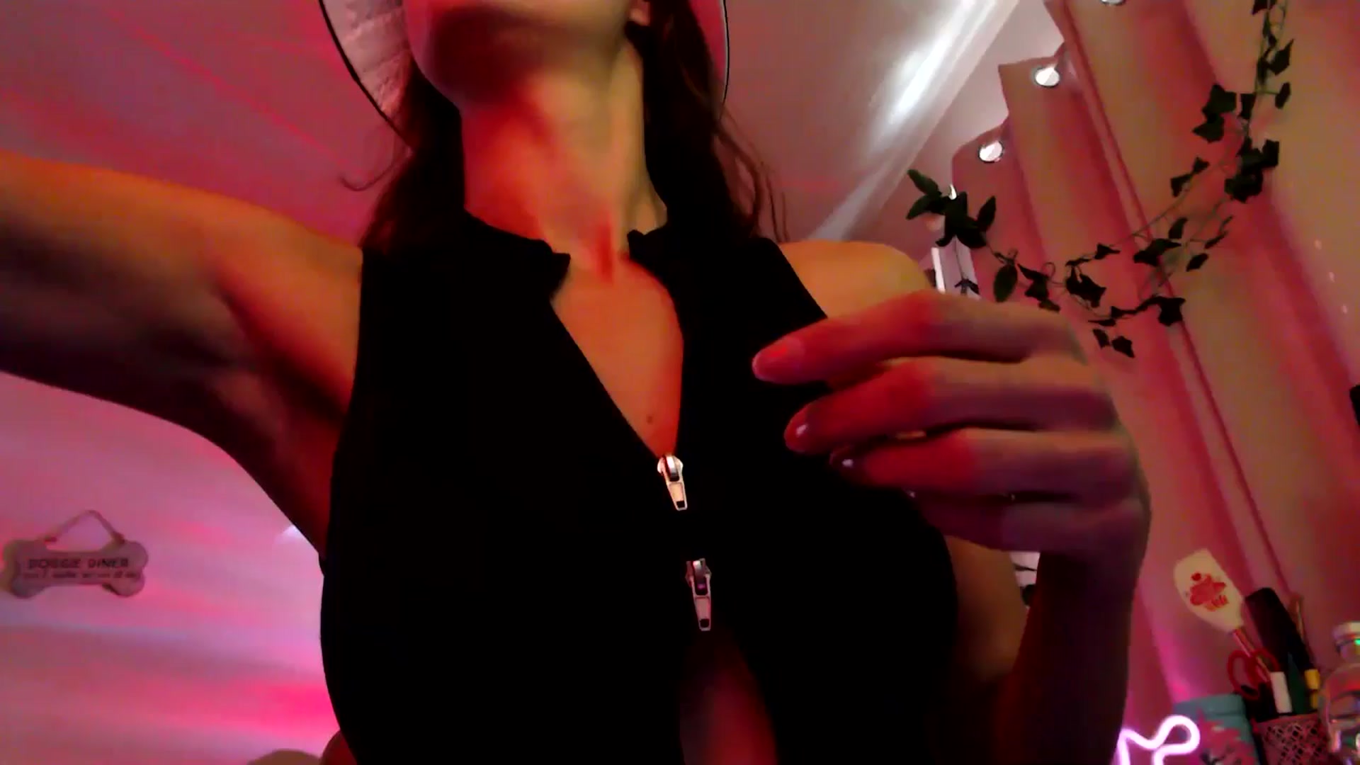Gallery image thumbnail from HeidiKlumsy's myfreecams stream on, 09/03/2025, 23:10 image 1 of 20