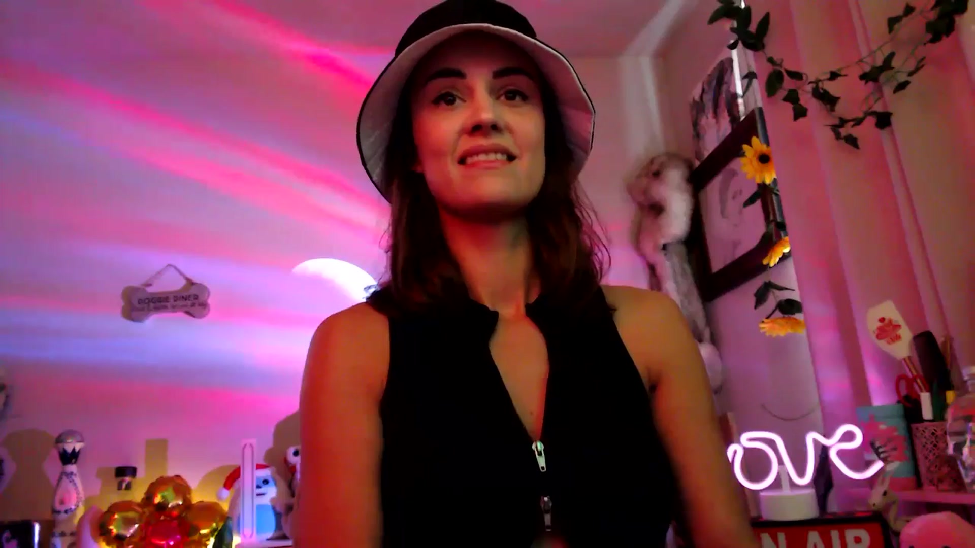 Gallery image thumbnail from HeidiKlumsy's myfreecams stream on, 09/03/2025, 23:10 image 2 of 20