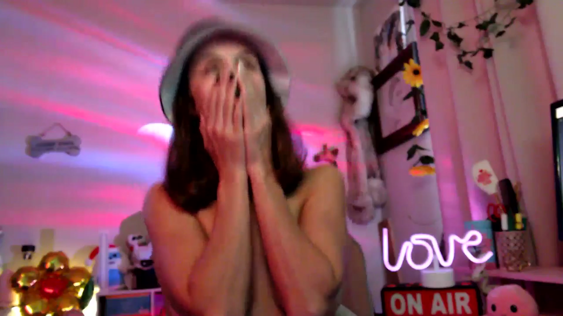 Gallery image thumbnail from HeidiKlumsy's myfreecams stream on, 09/03/2025, 23:10 image 13 of 20