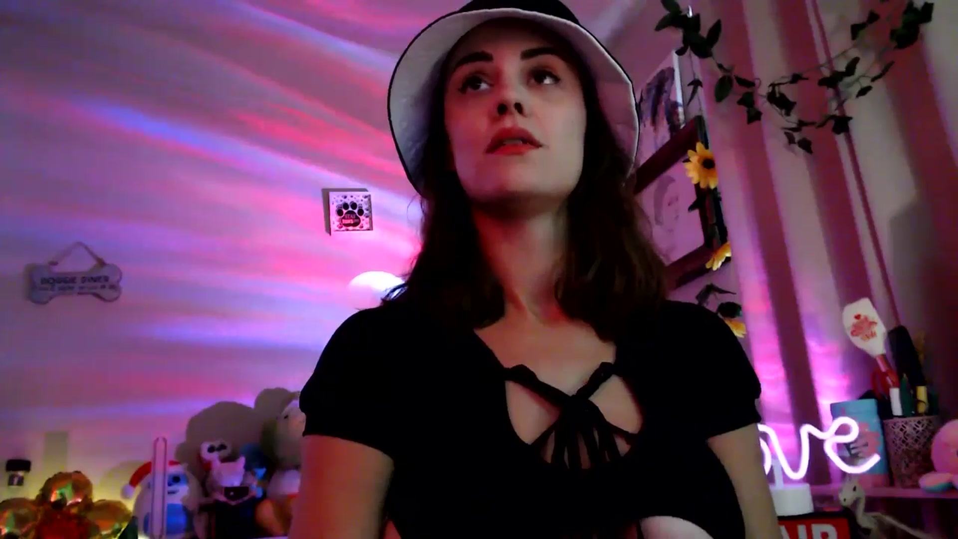 Gallery image thumbnail from HeidiKlumsy's myfreecams stream on, 09/03/2025, 23:48 image 16 of 20