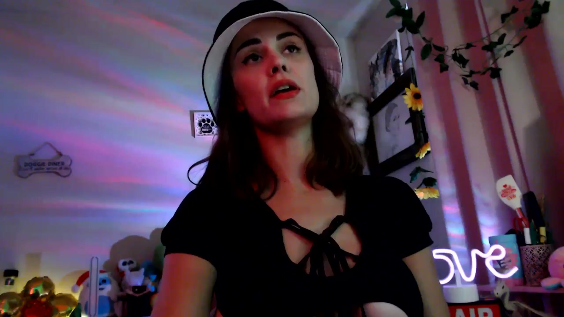 Gallery image thumbnail from HeidiKlumsy's myfreecams stream on, 09/03/2025, 23:48 image 15 of 20