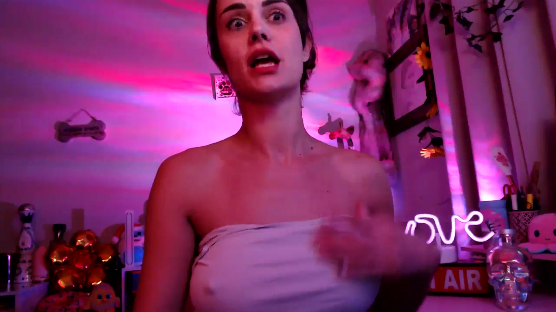 Gallery image thumbnail from HeidiKlumsy's myfreecams stream on, 09/04/2025, 06:55 image 10 of 20