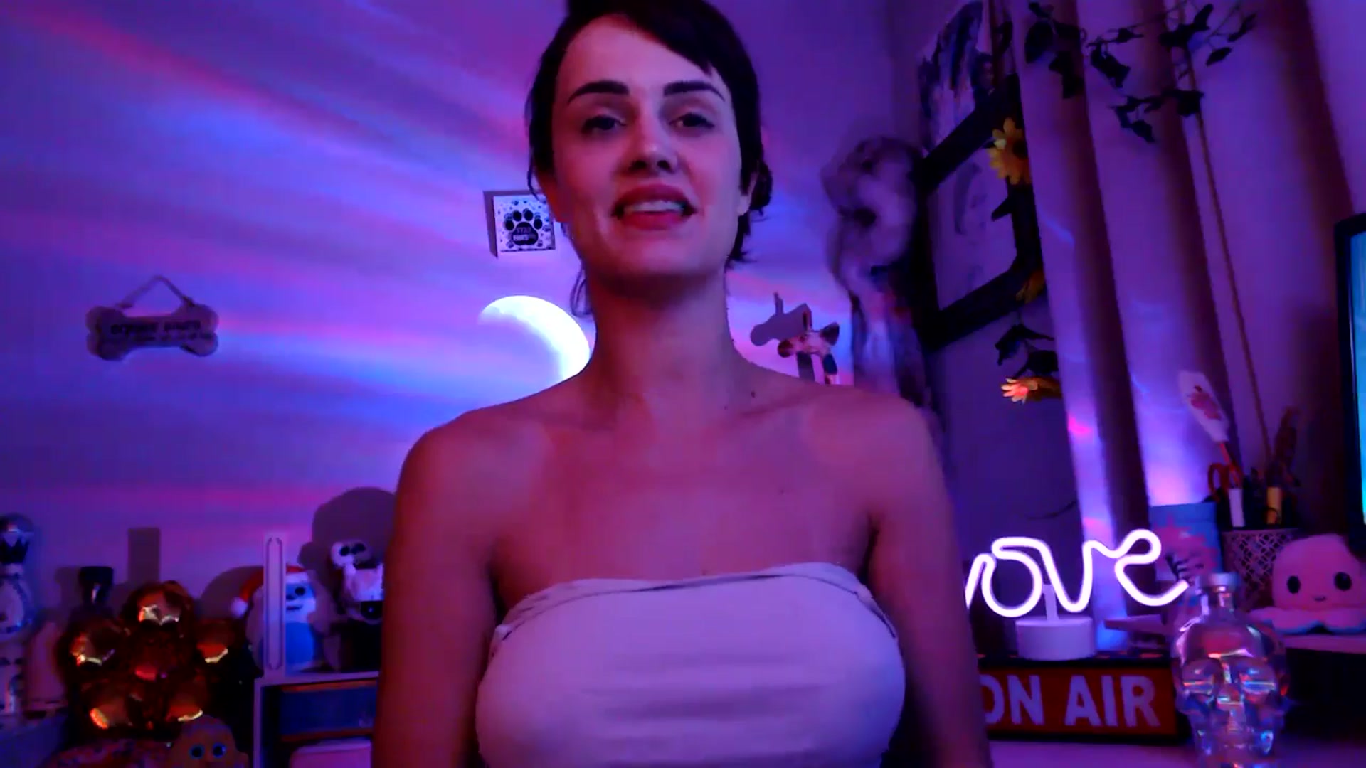 Gallery image thumbnail from HeidiKlumsy's myfreecams stream on, 09/04/2025, 06:55 image 2 of 20