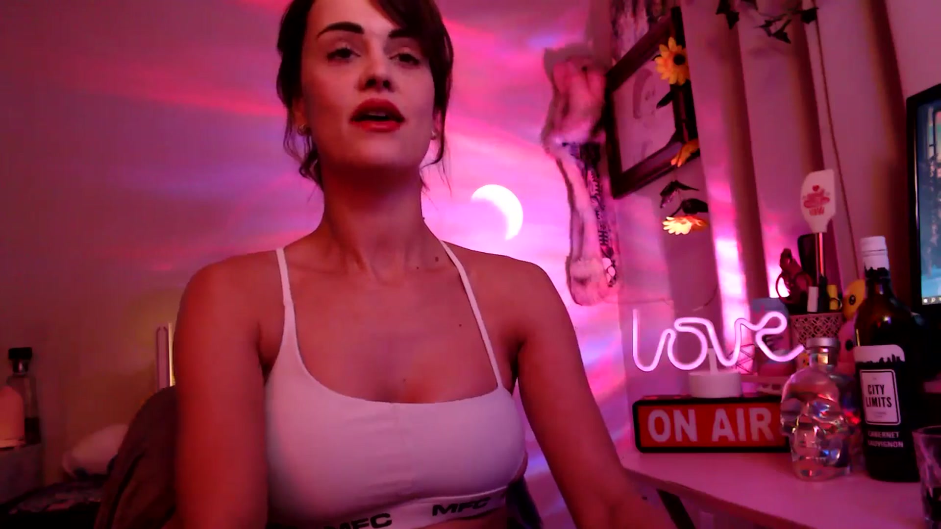 Gallery image thumbnail from HeidiKlumsy's myfreecams stream on, 09/10/2025, 02:41 image 19 of 20