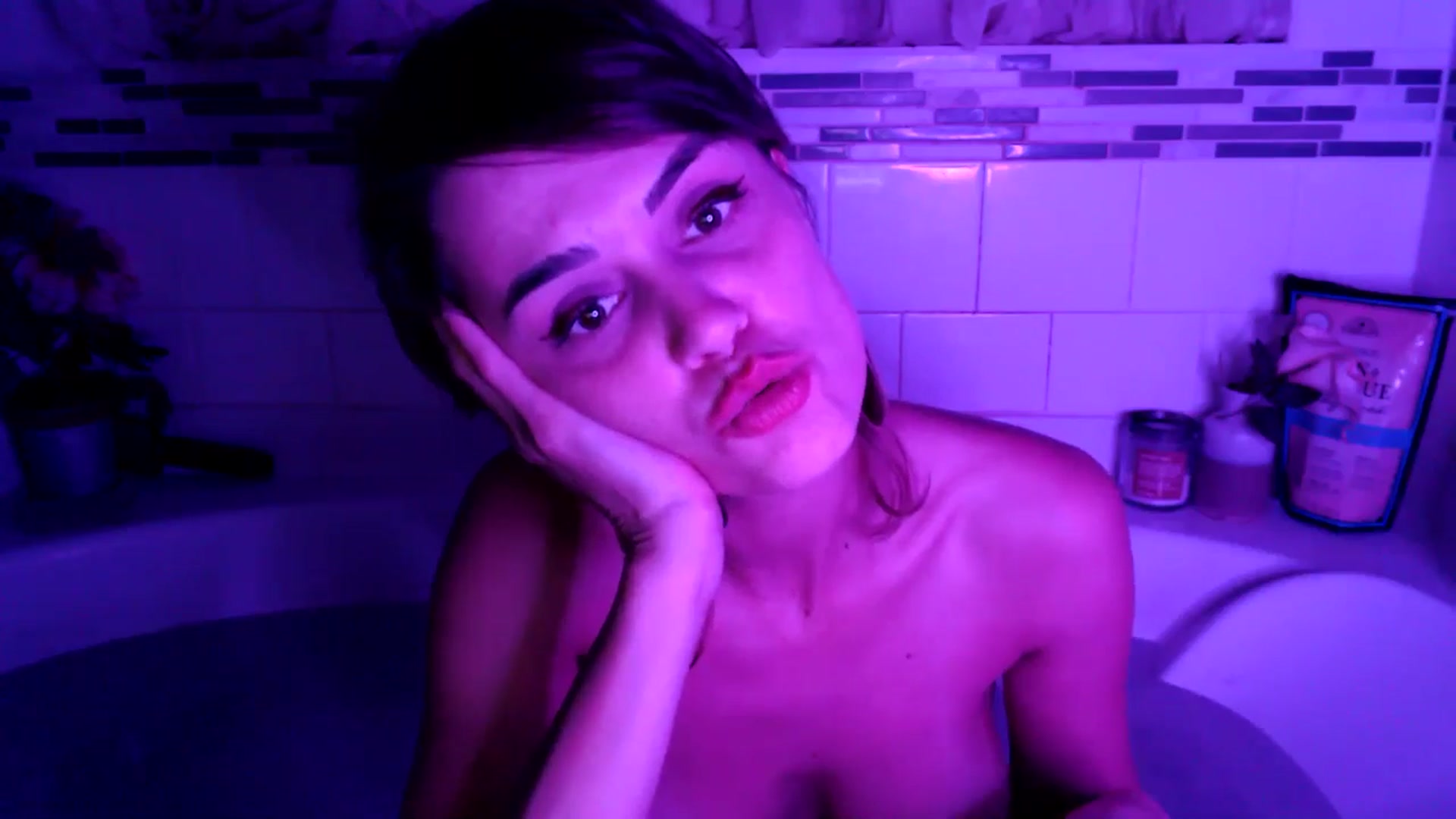 Gallery image thumbnail from HeidiKlumsy's myfreecams stream on, 09/25/2025, 05:33 image 11 of 20