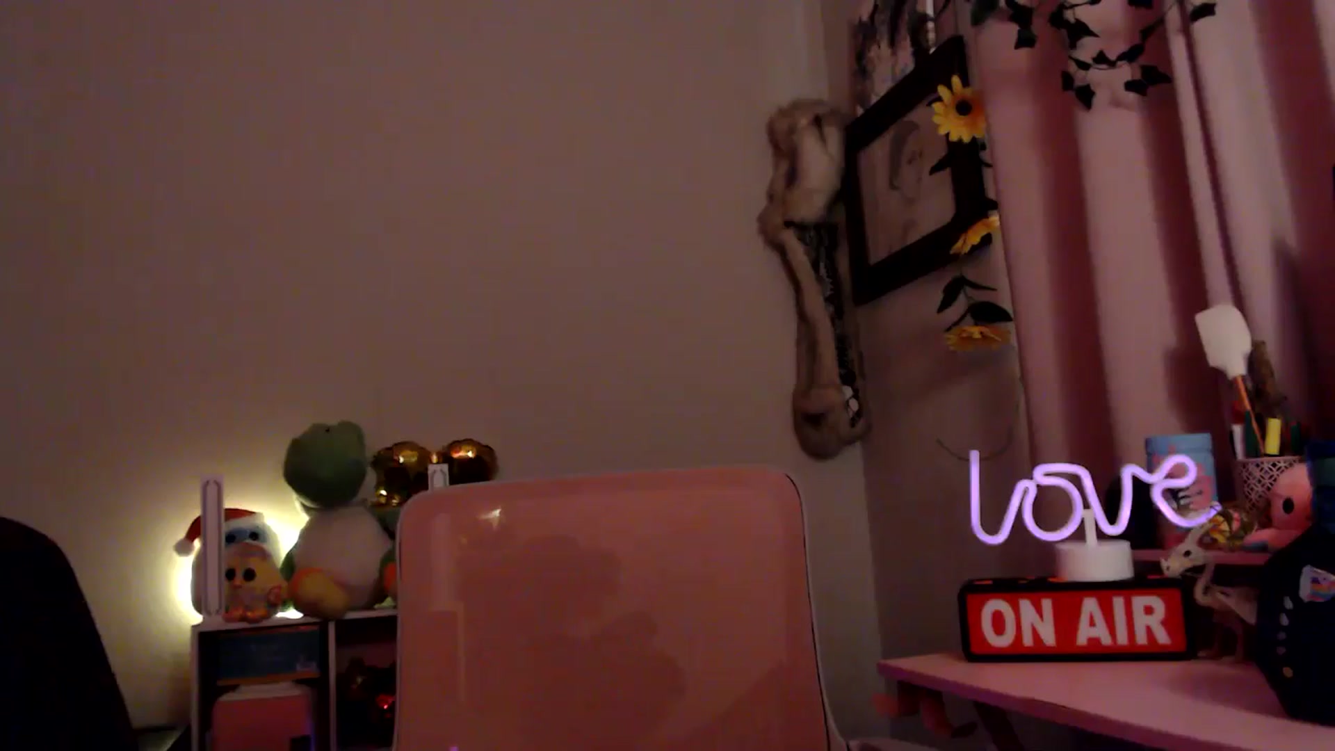 Gallery image thumbnail from HeidiKlumsy's myfreecams stream on, 09/27/2025, 24:07 image 17 of 20
