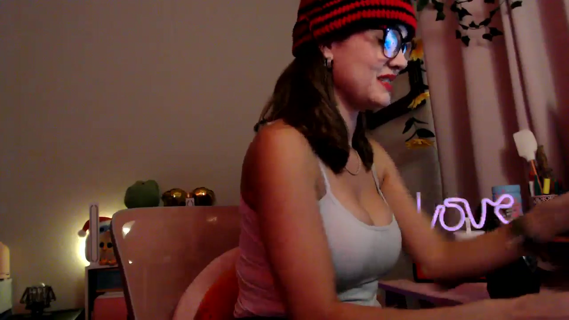 Gallery image thumbnail from HeidiKlumsy's myfreecams stream on, 09/27/2025, 24:07 image 9 of 20