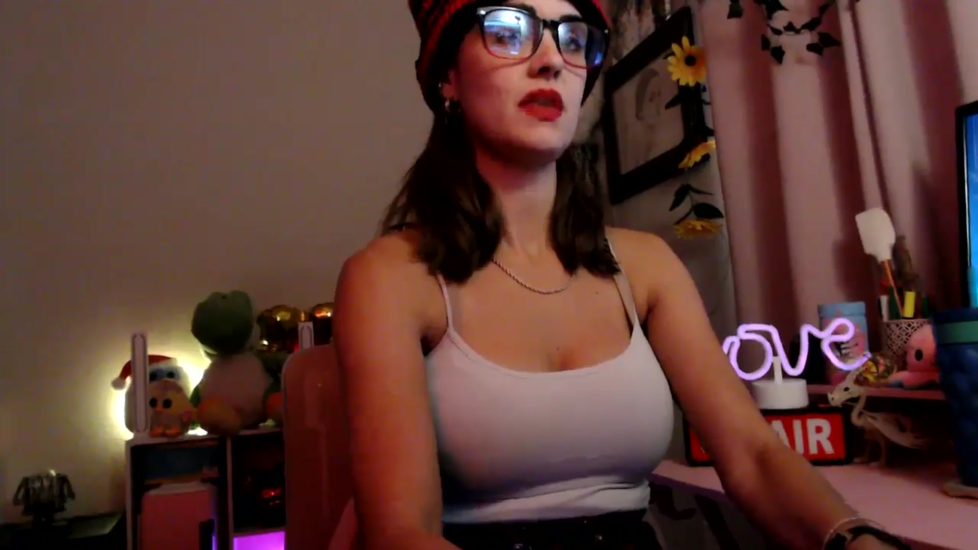 Gallery image thumbnail from HeidiKlumsy's myfreecams stream on, 09/27/2025, 24:07 image 5 of 20