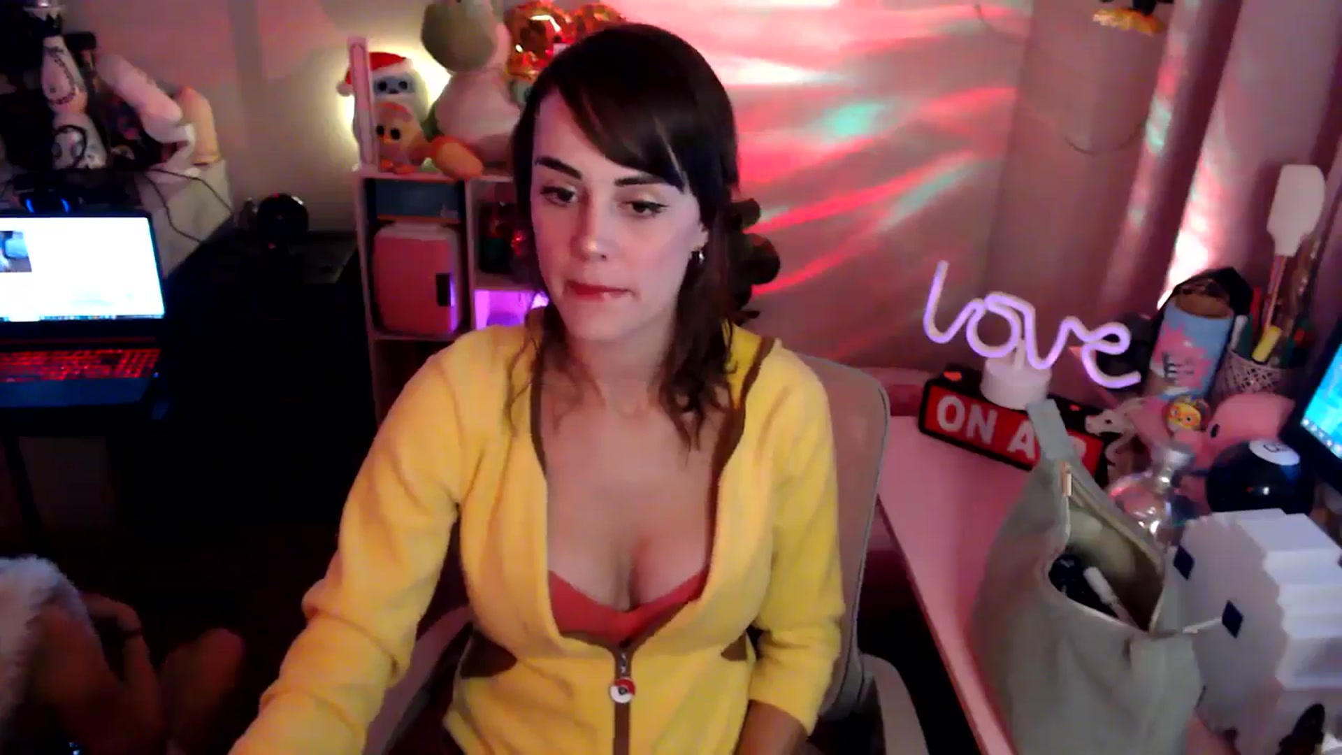 Gallery image thumbnail from HeidiKlumsy's myfreecams stream on, 09/30/2025, 03:37 image 2 of 20