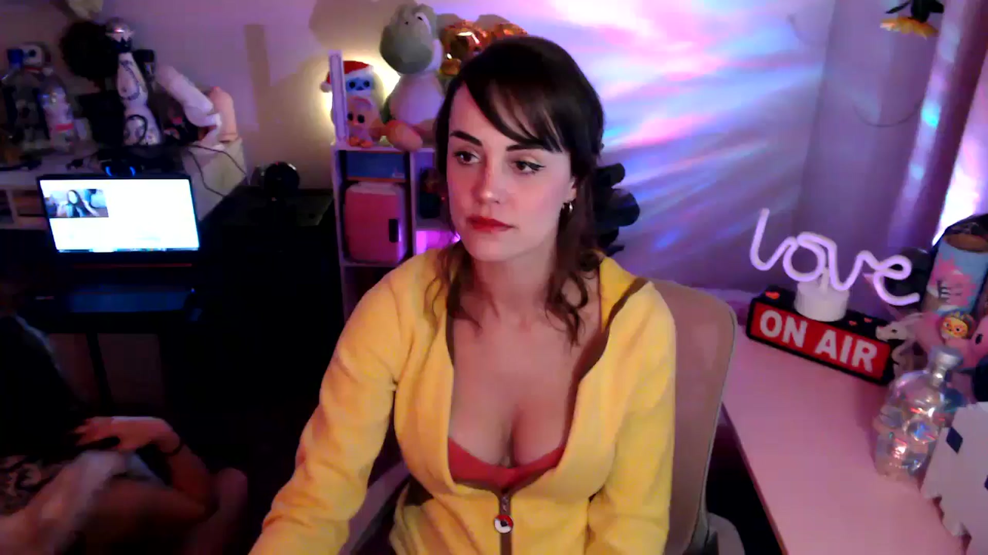 Gallery image thumbnail from HeidiKlumsy's myfreecams stream on, 09/30/2025, 03:37 image 7 of 20