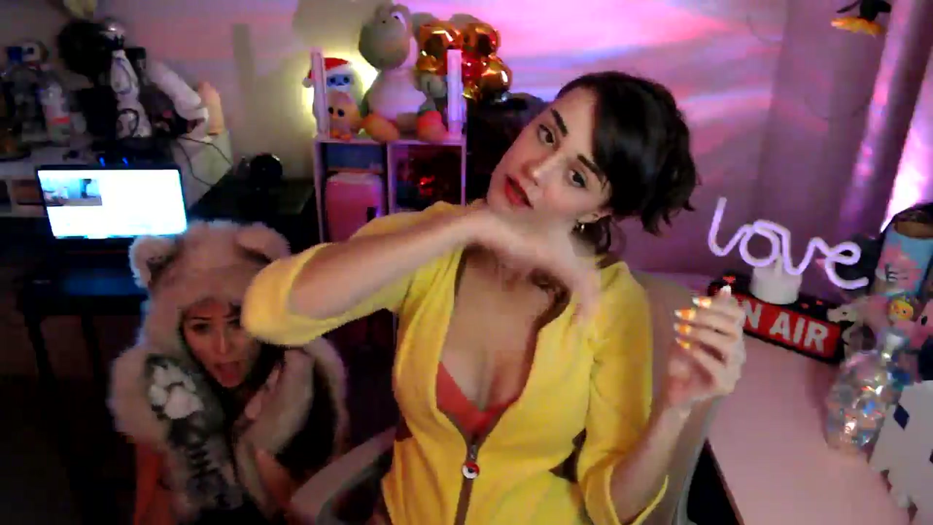 Gallery image thumbnail from HeidiKlumsy's myfreecams stream on, 09/30/2025, 03:37 image 12 of 20
