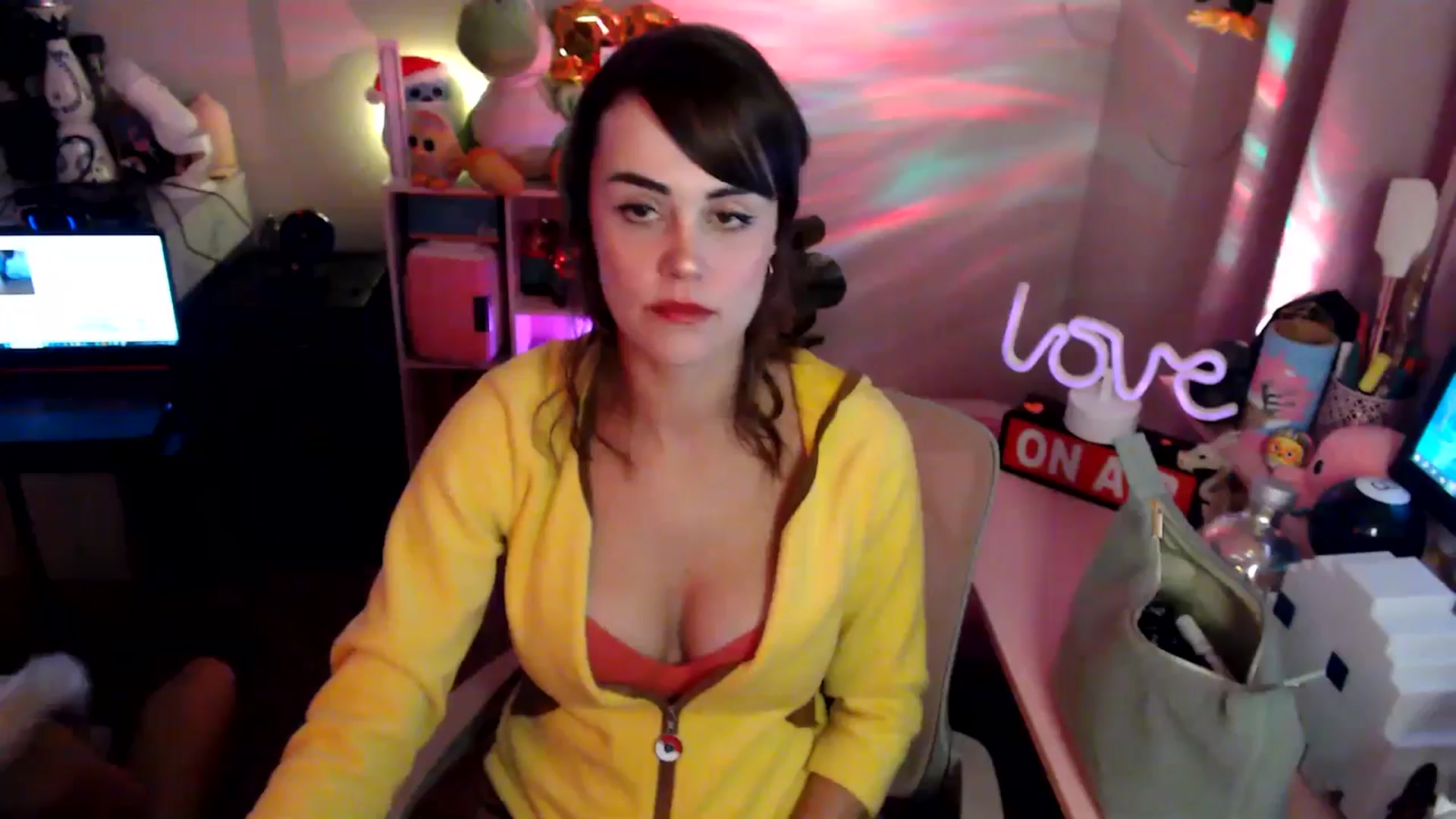 Gallery image thumbnail from HeidiKlumsy's myfreecams stream on, 09/30/2025, 03:37 image 4 of 20