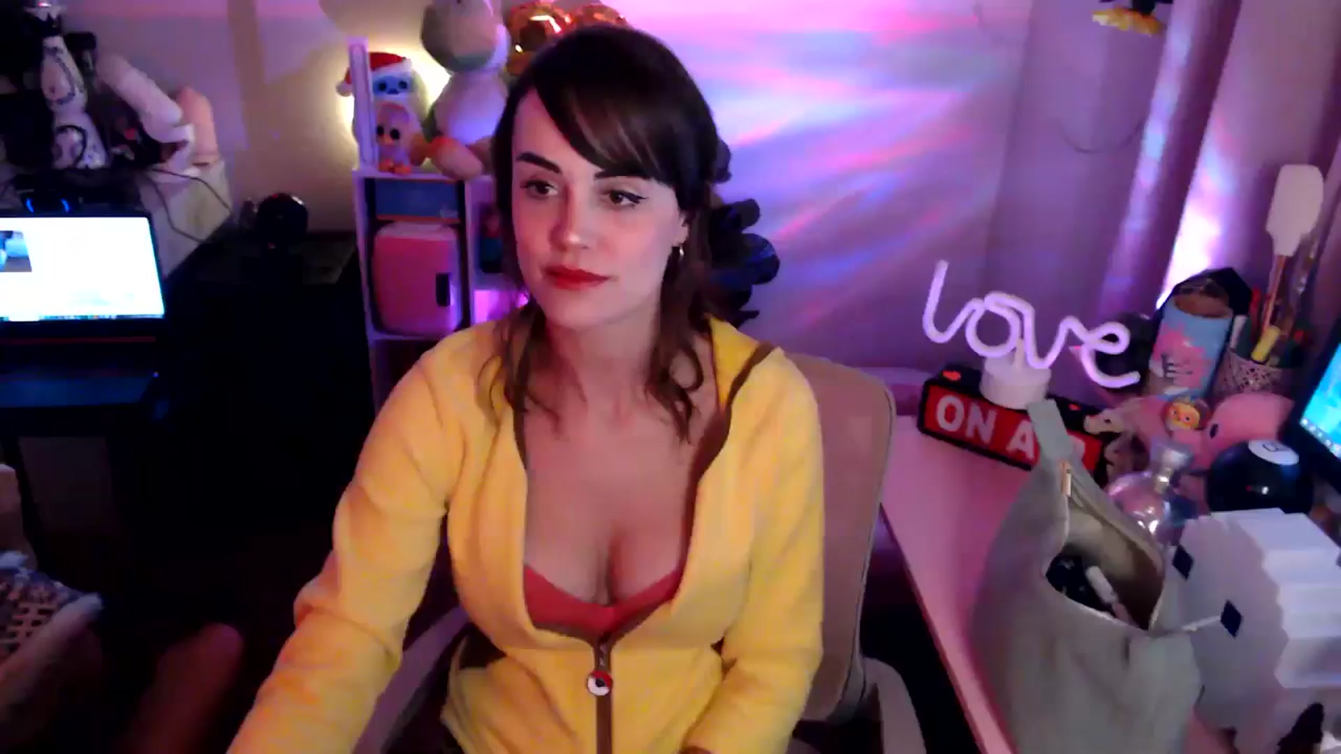 Gallery image thumbnail from HeidiKlumsy's myfreecams stream on, 09/30/2025, 03:37 image 5 of 20