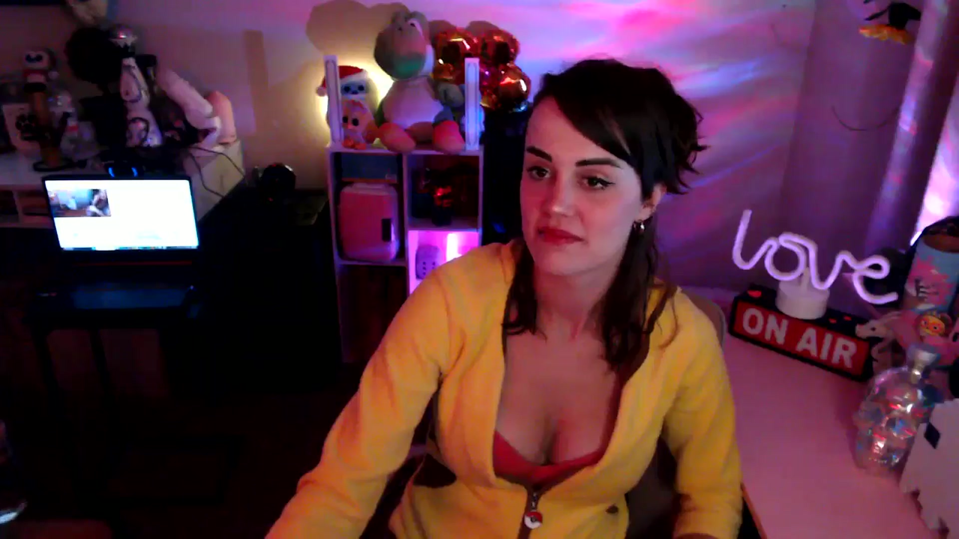 Gallery image thumbnail from HeidiKlumsy's myfreecams stream on, 09/30/2025, 03:37 image 17 of 20
