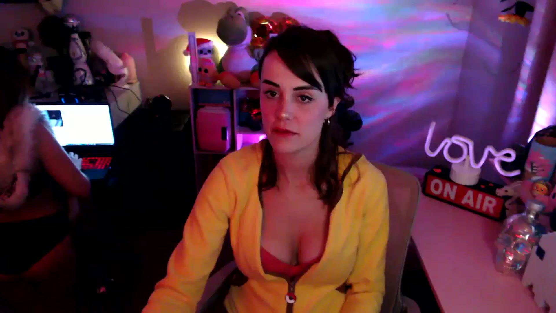 Gallery image thumbnail from HeidiKlumsy's myfreecams stream on, 09/30/2025, 03:37 image 19 of 20