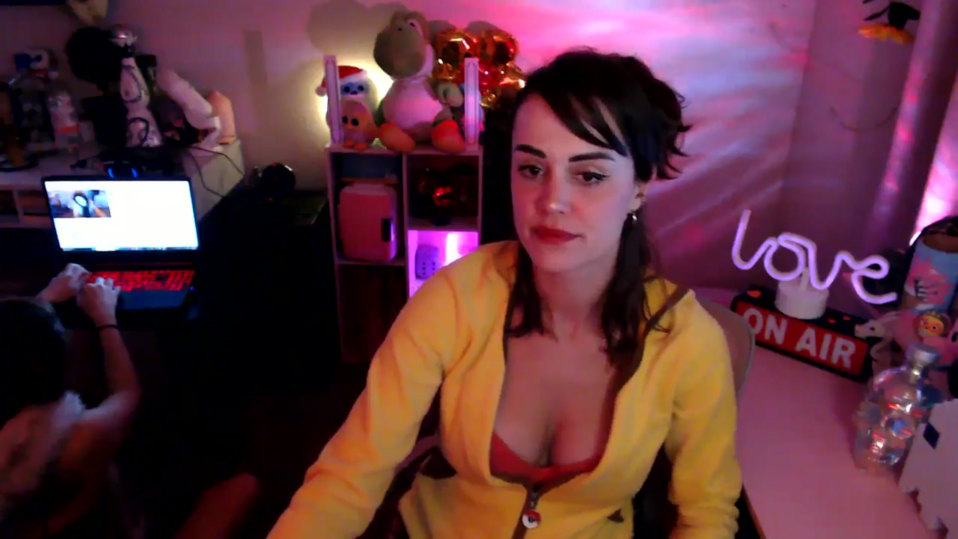 Gallery image thumbnail from HeidiKlumsy's myfreecams stream on, 09/30/2025, 03:37 image 14 of 20