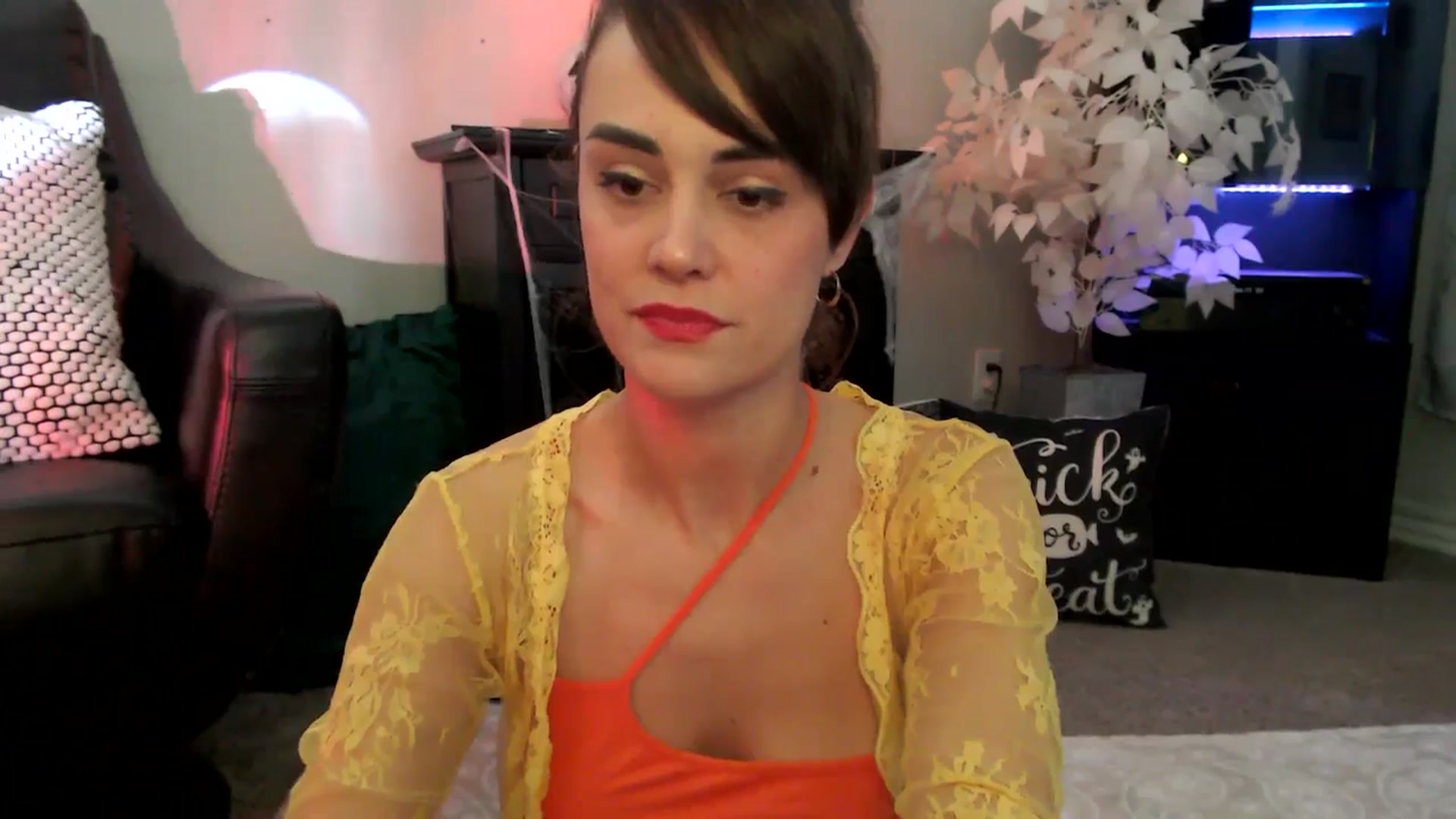 Gallery image thumbnail from HeidiKlumsy's myfreecams stream on, 10/02/2025, 20:24 image 17 of 20