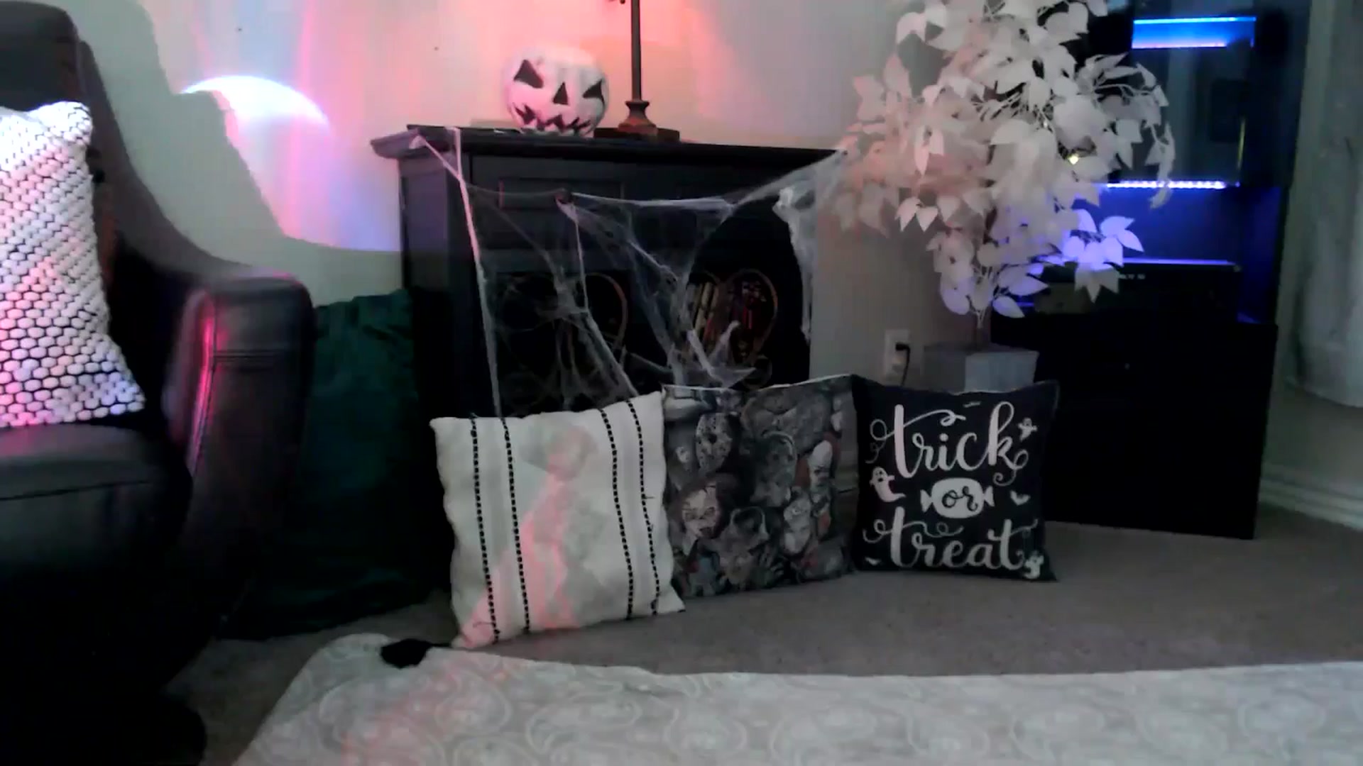 Gallery image thumbnail from HeidiKlumsy's myfreecams stream on, 10/02/2025, 20:24 image 12 of 20