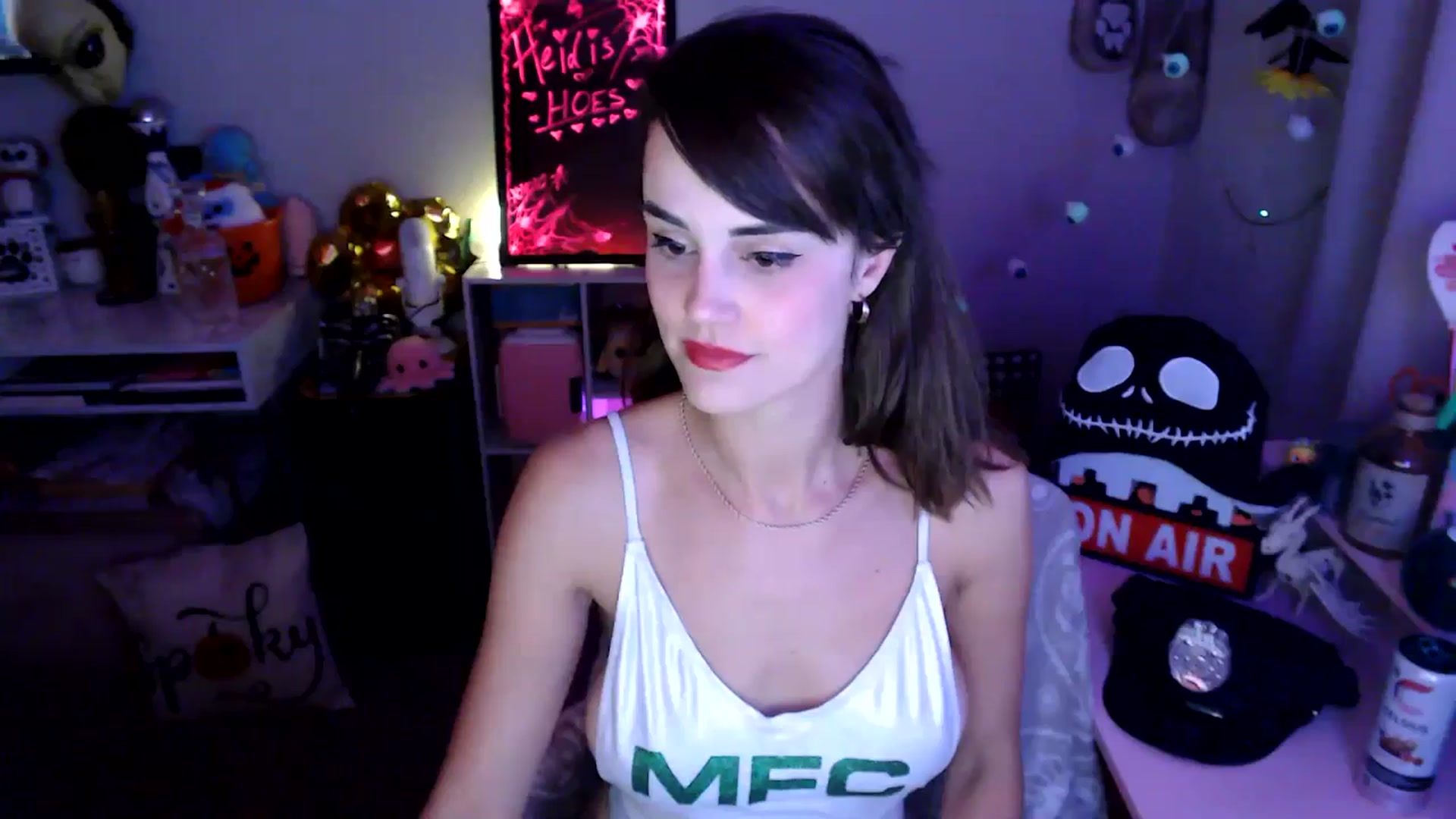 Gallery image thumbnail from HeidiKlumsy's myfreecams stream on, 10/03/2025, 01:03 image 18 of 20