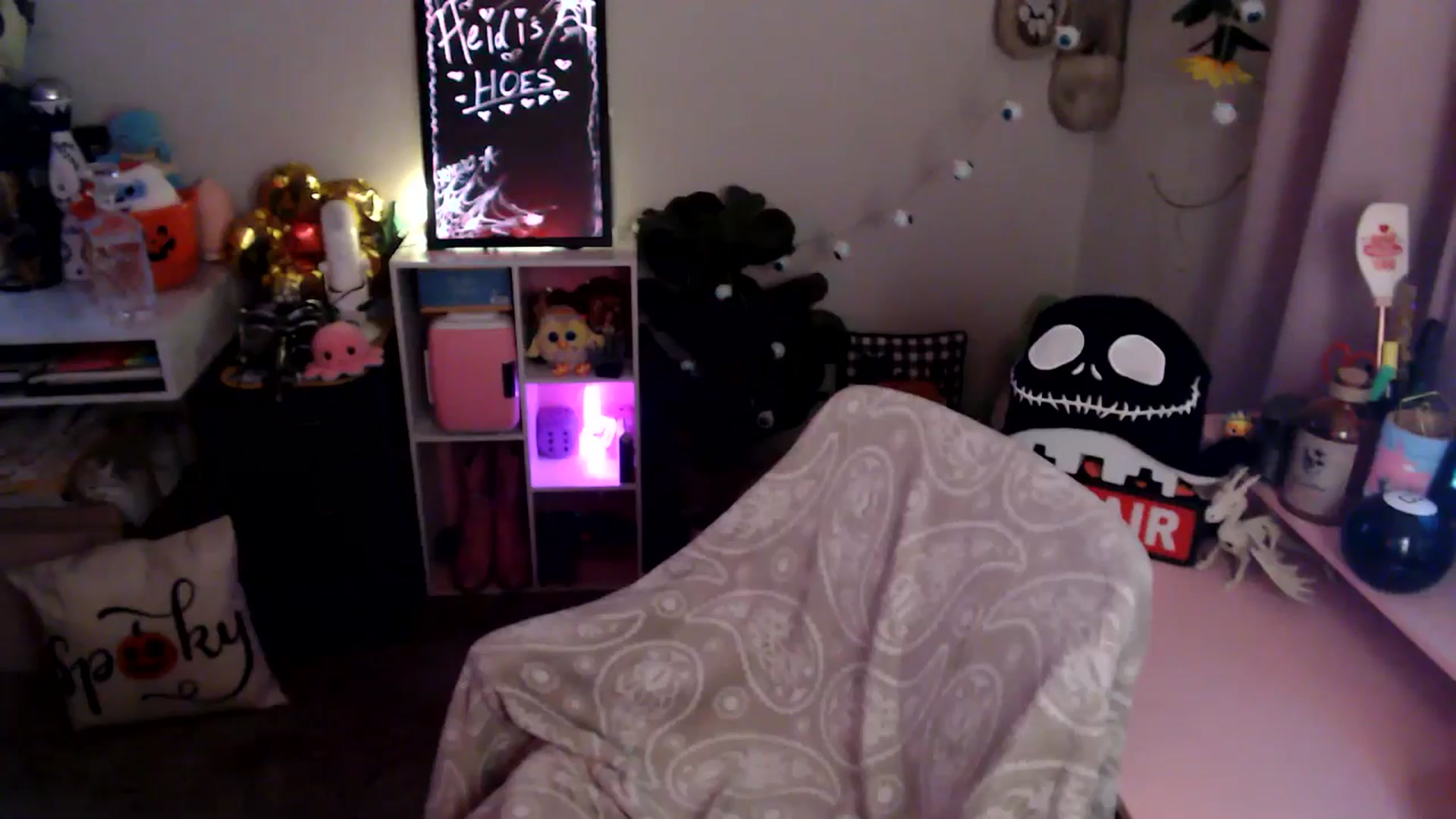 Gallery image thumbnail from HeidiKlumsy's myfreecams stream on, 10/03/2025, 01:03 image 4 of 20