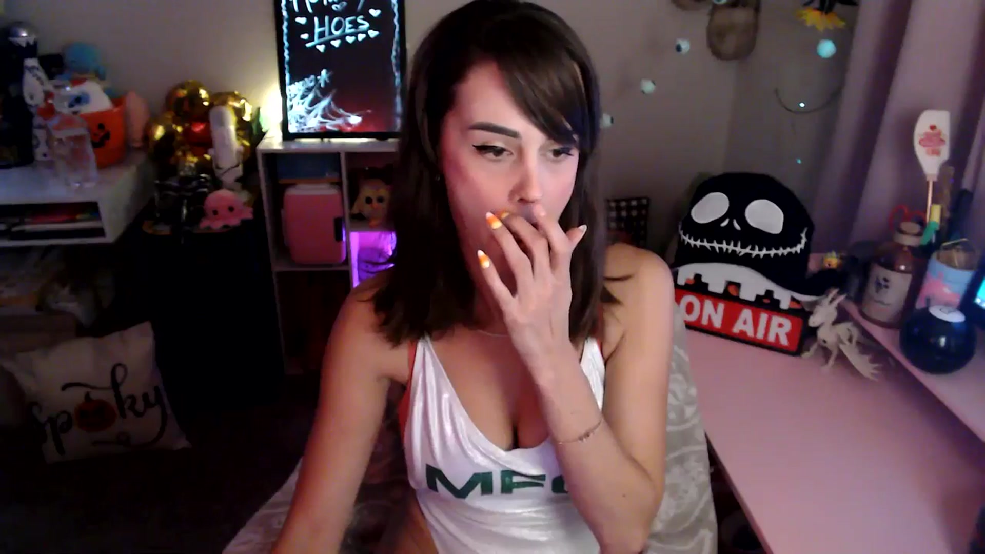 Gallery image thumbnail from HeidiKlumsy's myfreecams stream on, 10/03/2025, 01:03 image 6 of 20